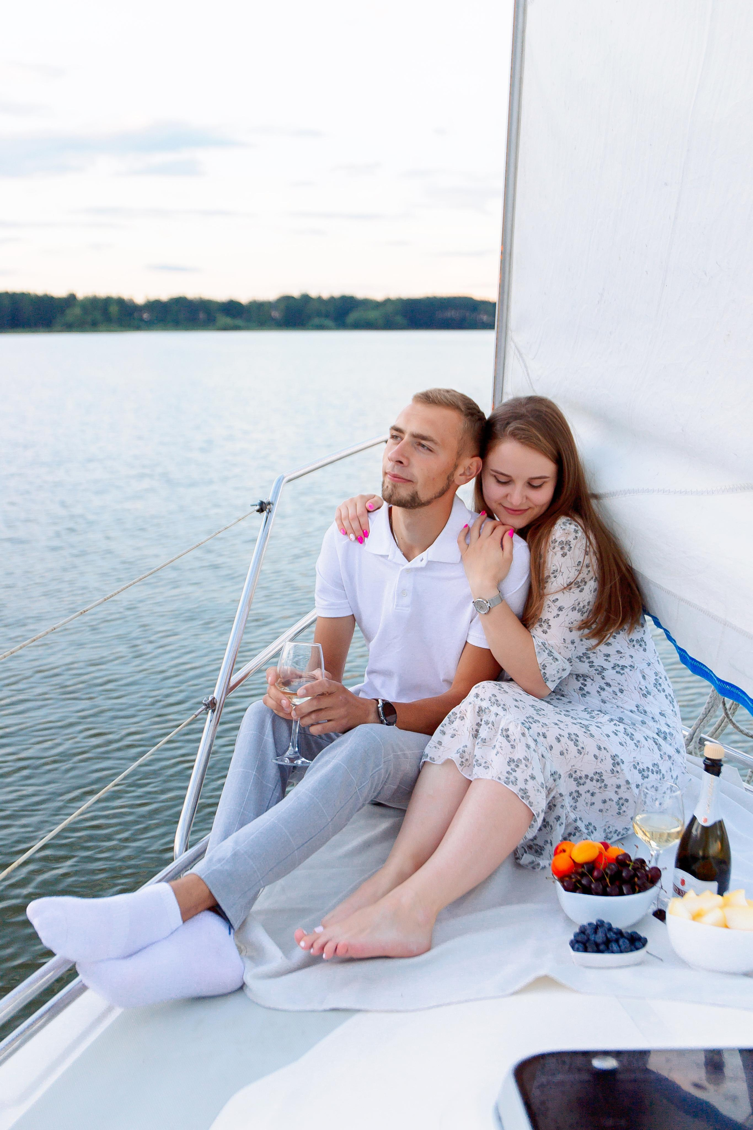 Дмитрий и Виктория предложение на яхте. Семейный детский фотограф. Фотосессия в Минске