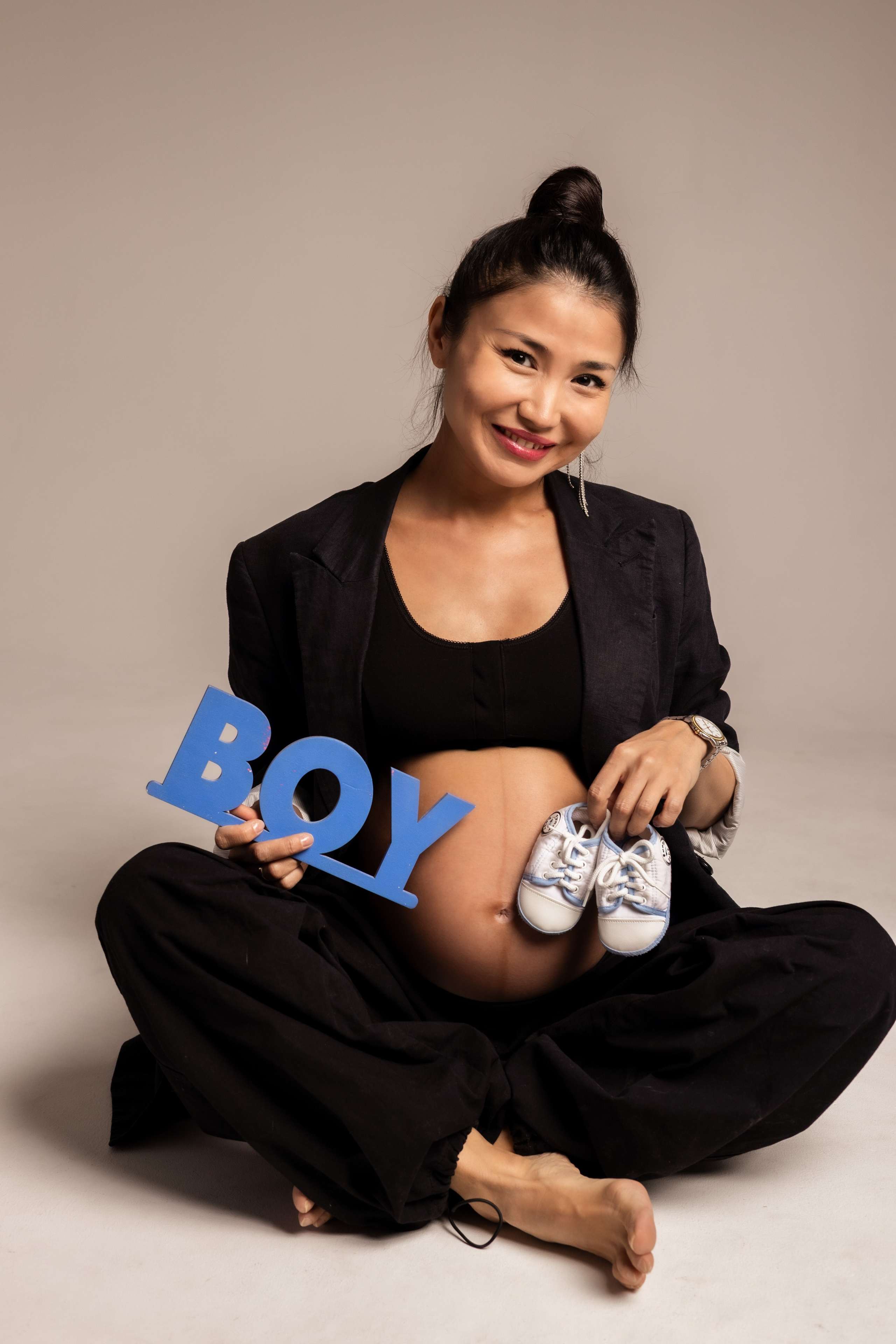 Фотосессия беременности в Алматы — maternity съёмка для будущих мам. Фотограф Алматы