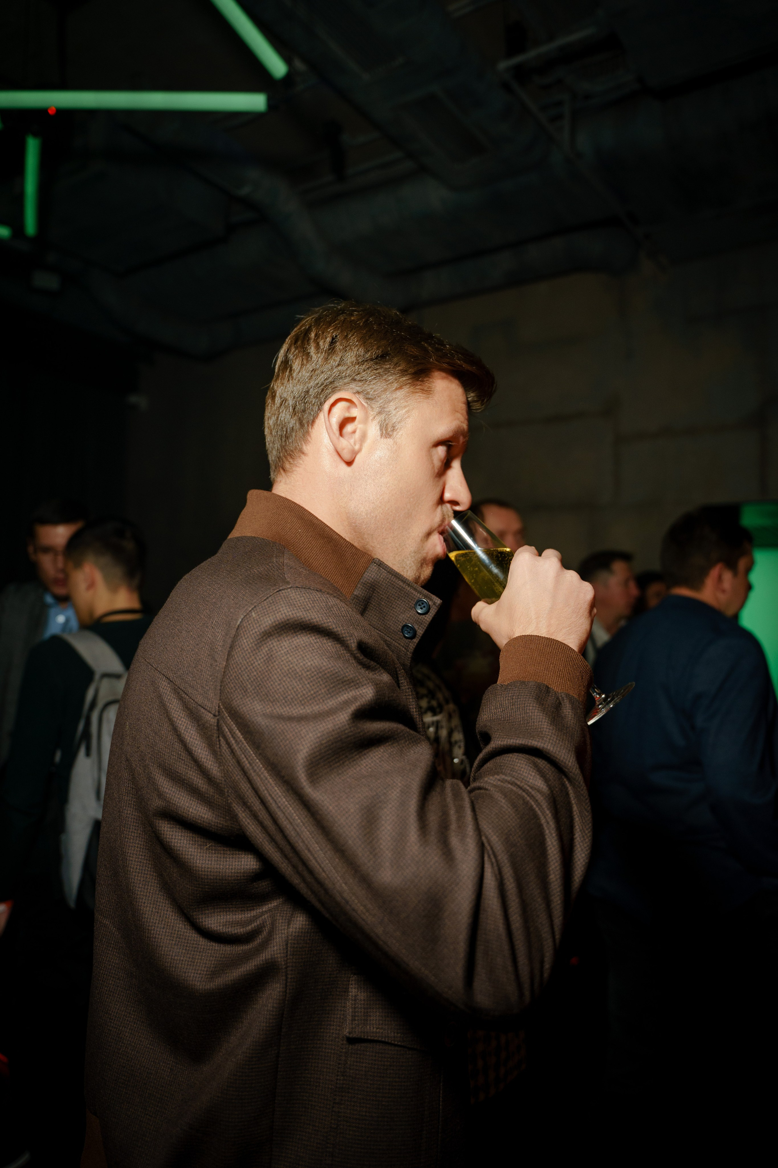 Вечеринка OSNOVATELI.LIVE репортажный фотограф Саша Дружинина. Репортажный фотограф в Москве Саша Дружинина