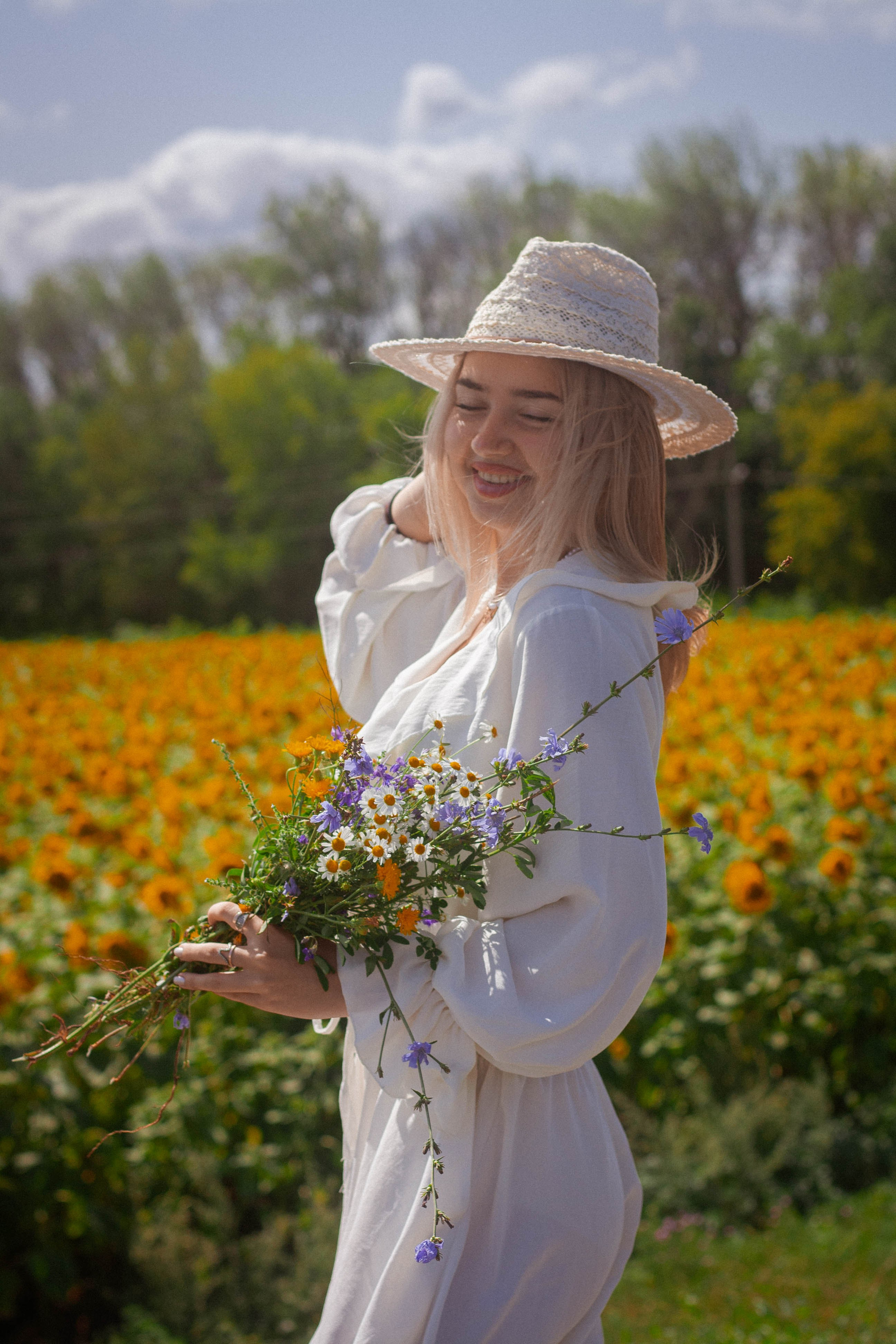 Настроение: уйти в поле с подсолнухами. Портретный фотограф в Саратове