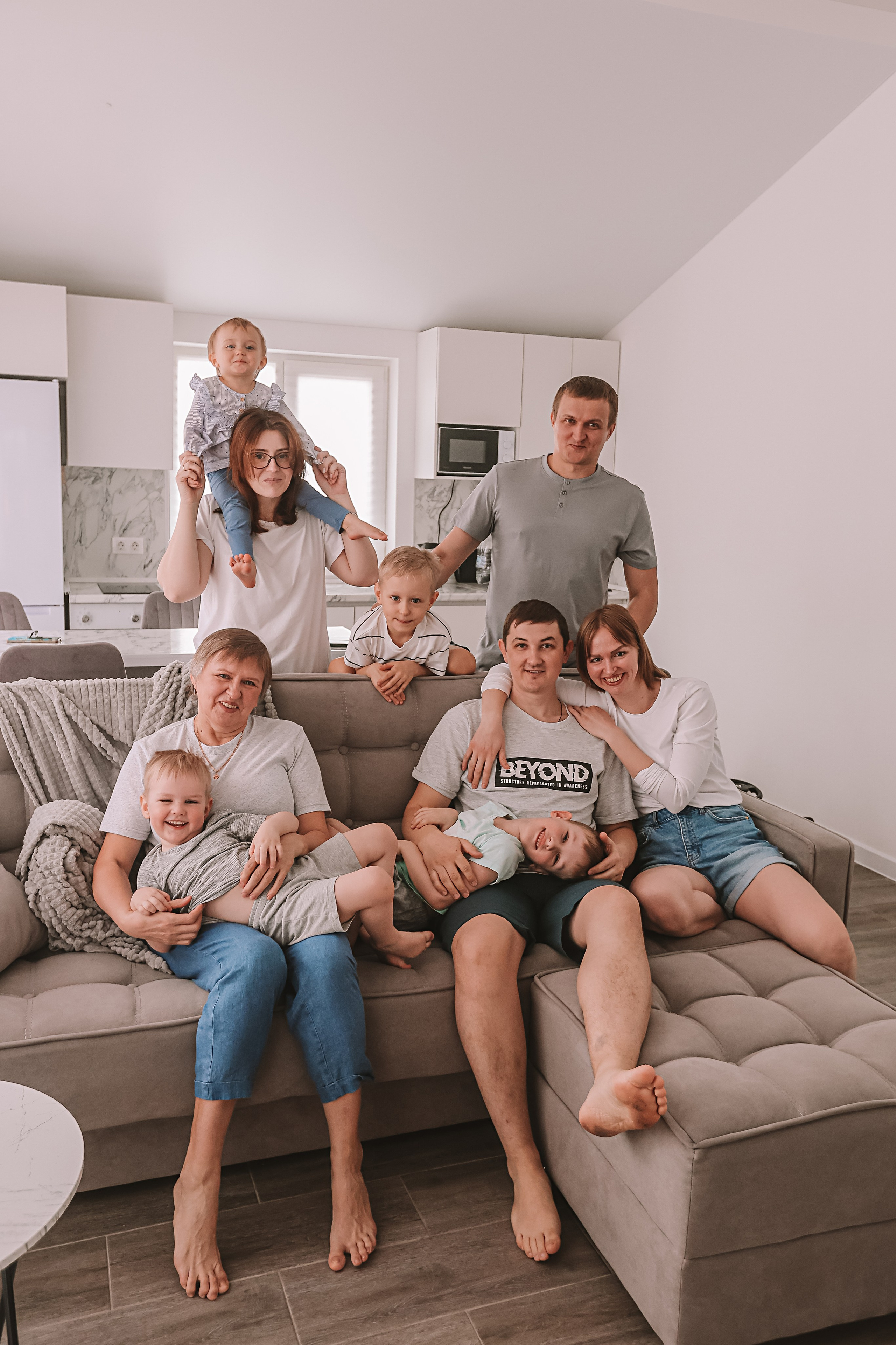 Семейная в домике (репортаж). Семейный фотограф Тюмень, фотограф на роды Салмина Мария