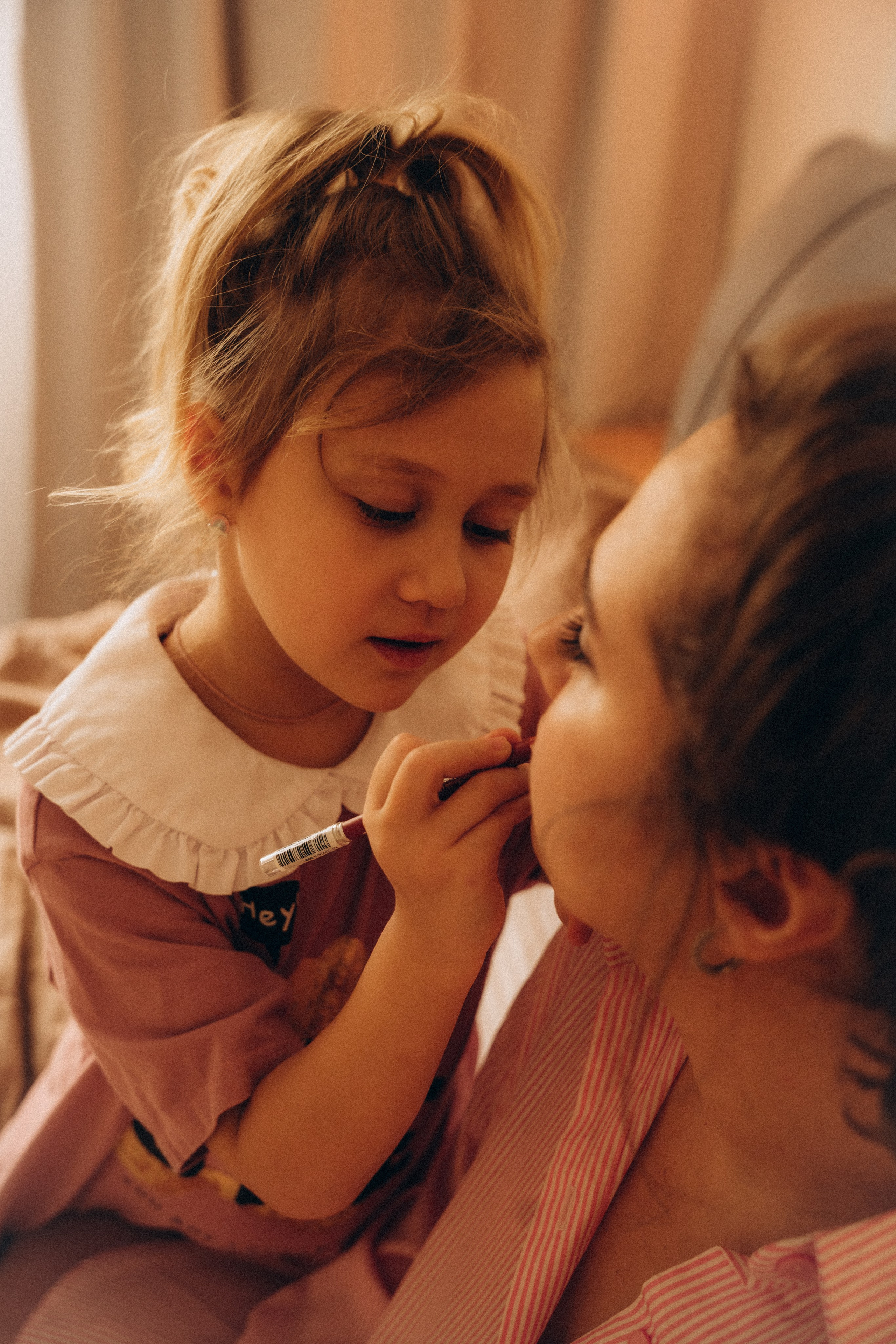 Маша с дочкой Машей (домашняя съемка). Аплас Анастасия