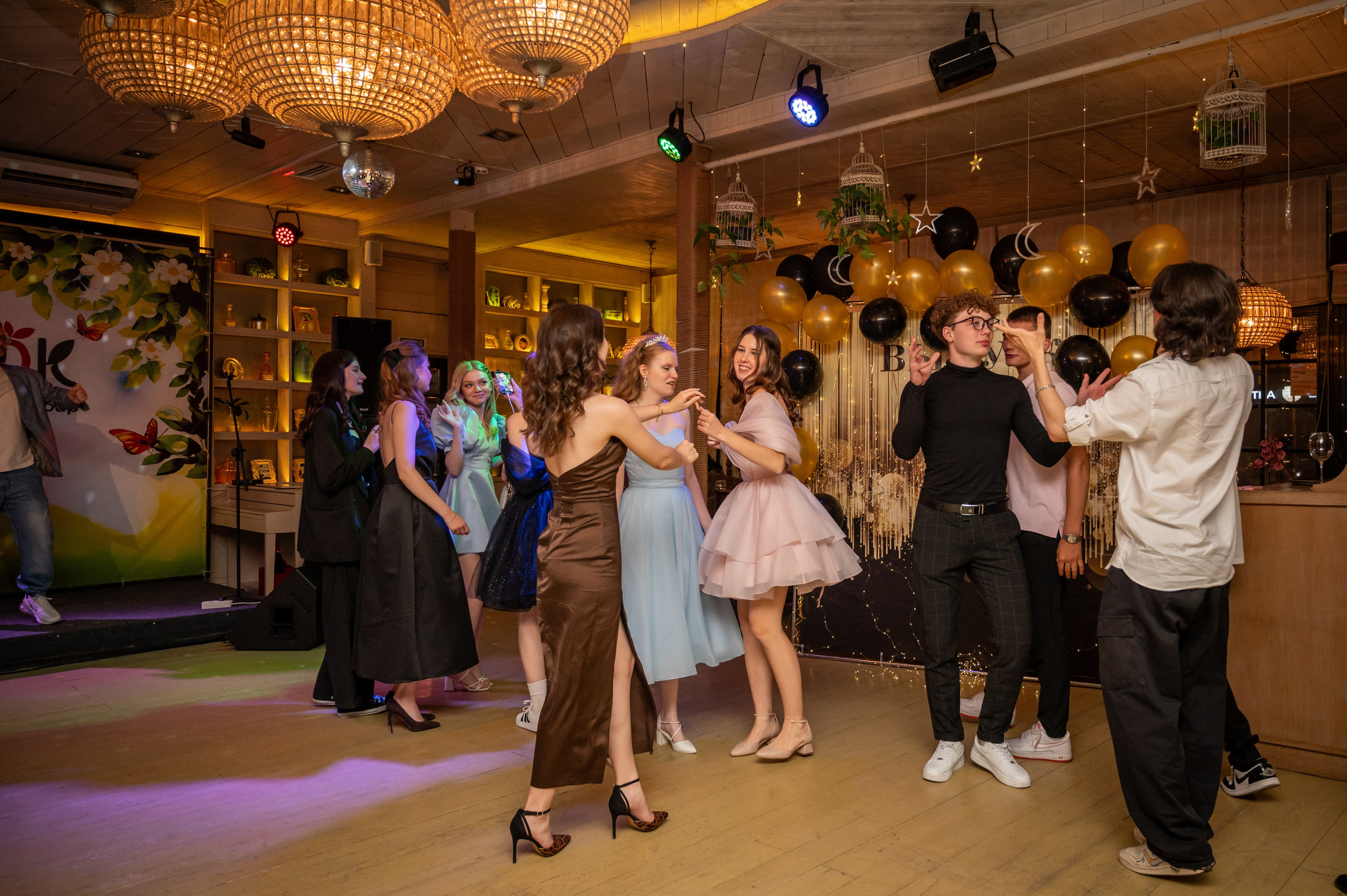 Школьный выпускной в чайхоне «Урюк»