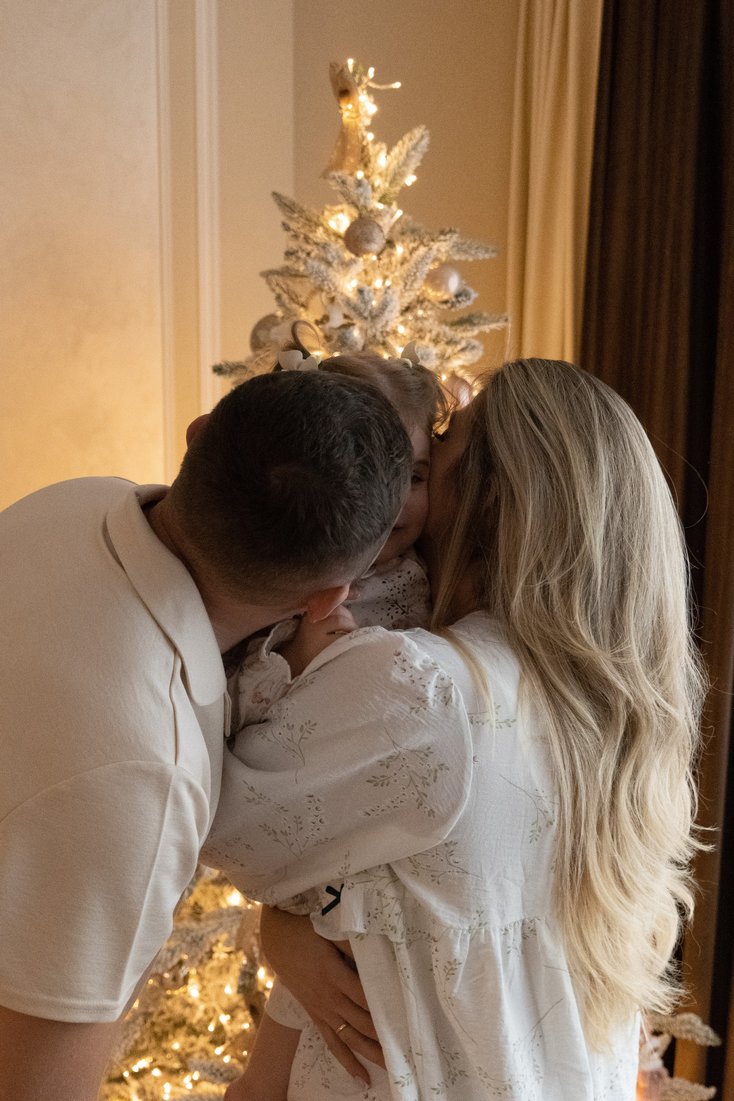Семейная новогодняя фотосессия дома. Фотограф видеограф Ольга Василевская