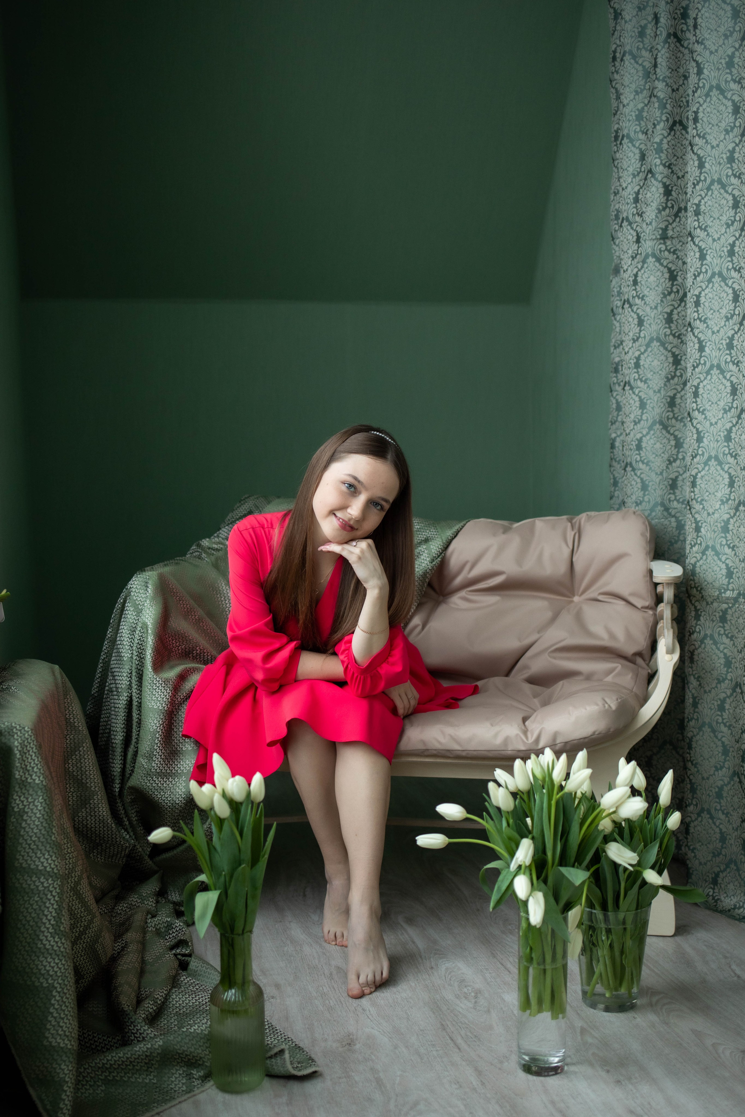 Девушка и цветы