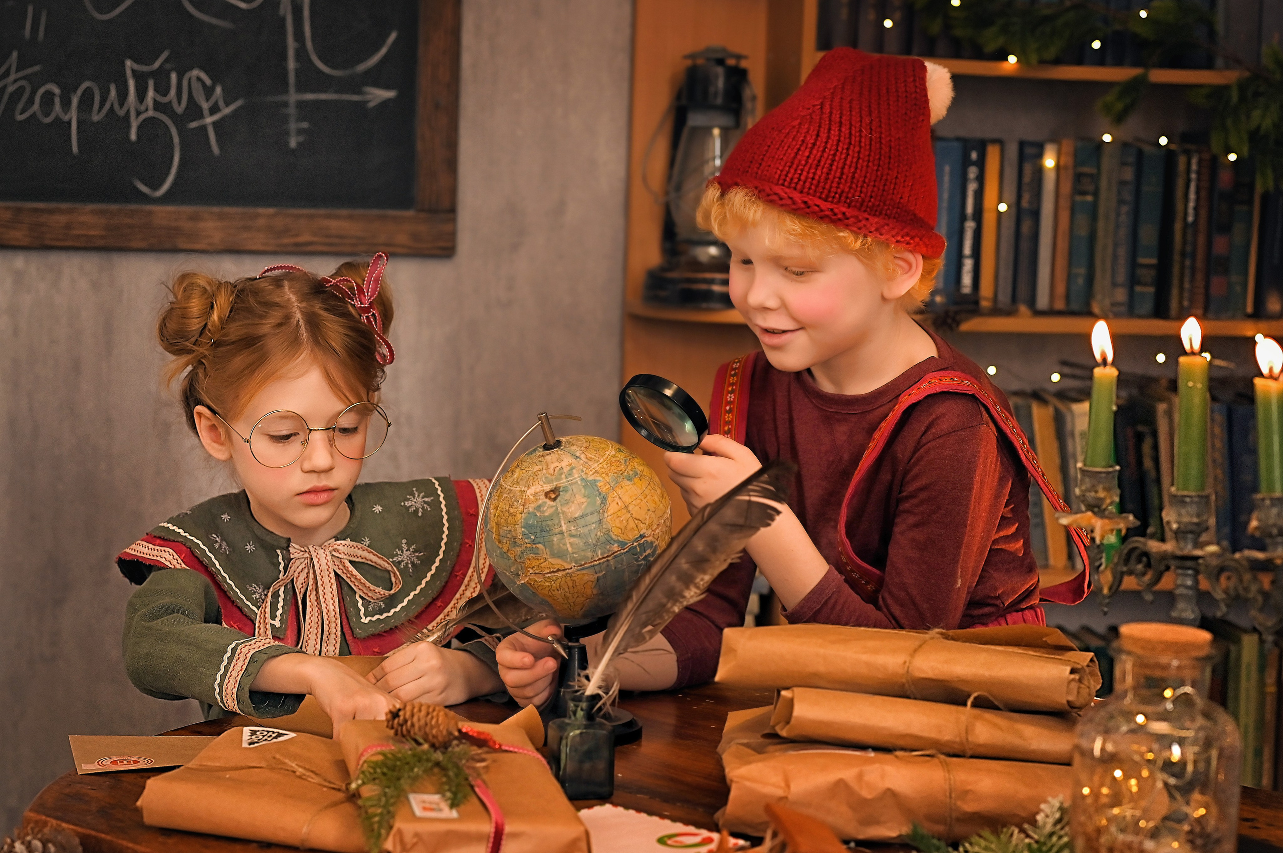 Добрые волшебники готовят новогодние подарки. Фотографы крещения/венчания  Красноярск Татьяна и Вячеслав Переваловы