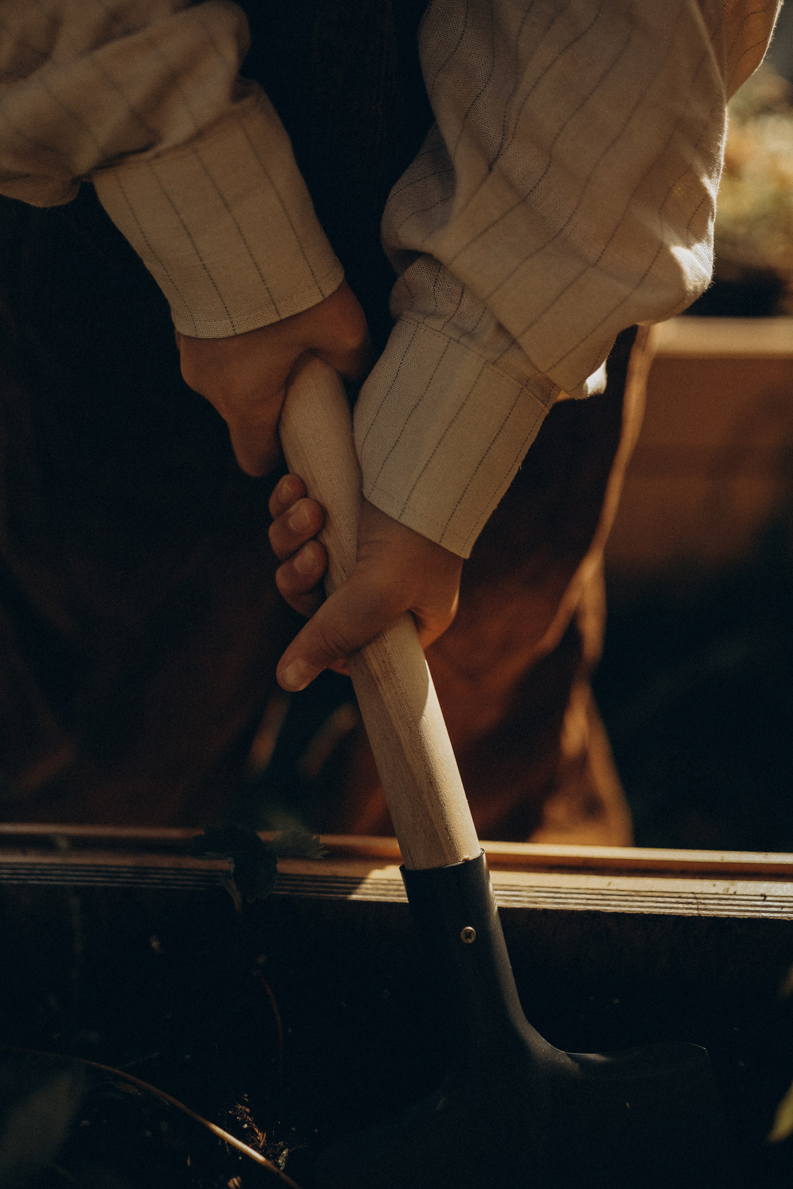 Дина и Миа в огороде. Семейный и детский фотограф в Москве Анастасия Меликова