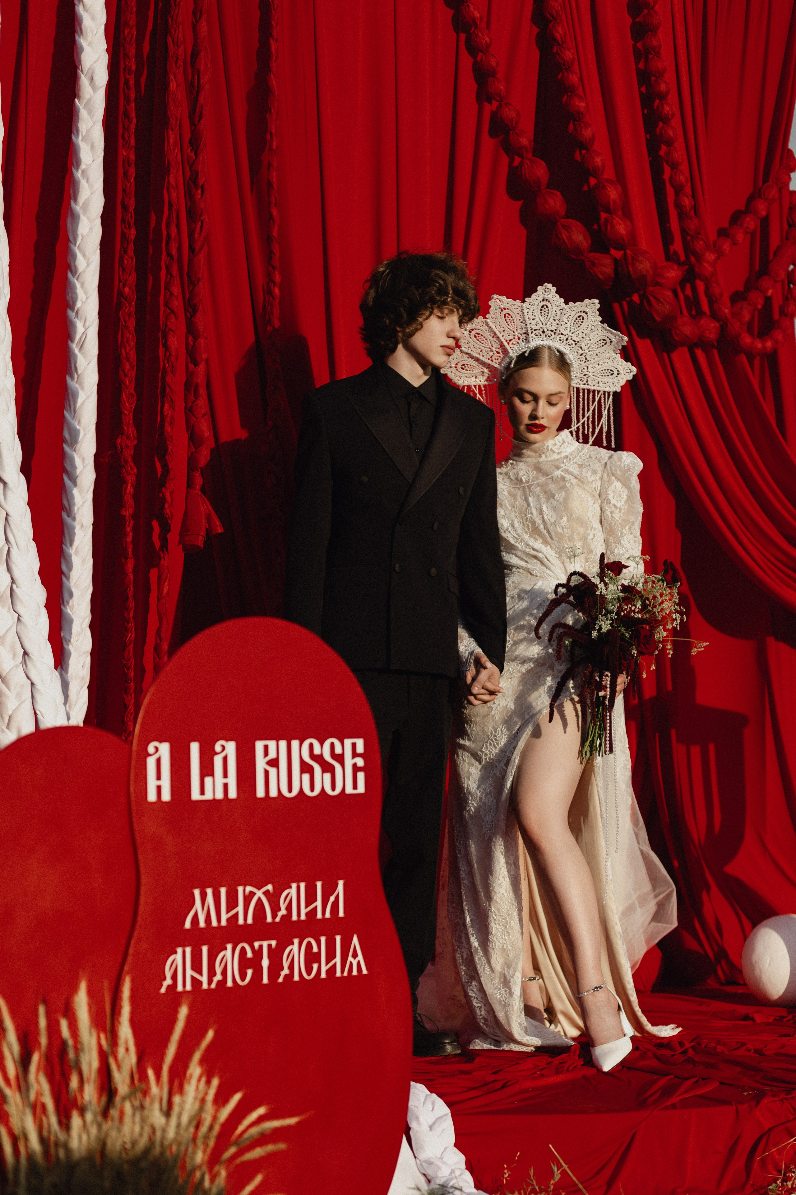 Свадебная съёмка в Краснодаре, жених и невеста в городском стиле, живые эмоции, стильный декор, работа свадебного фотографа с душой.