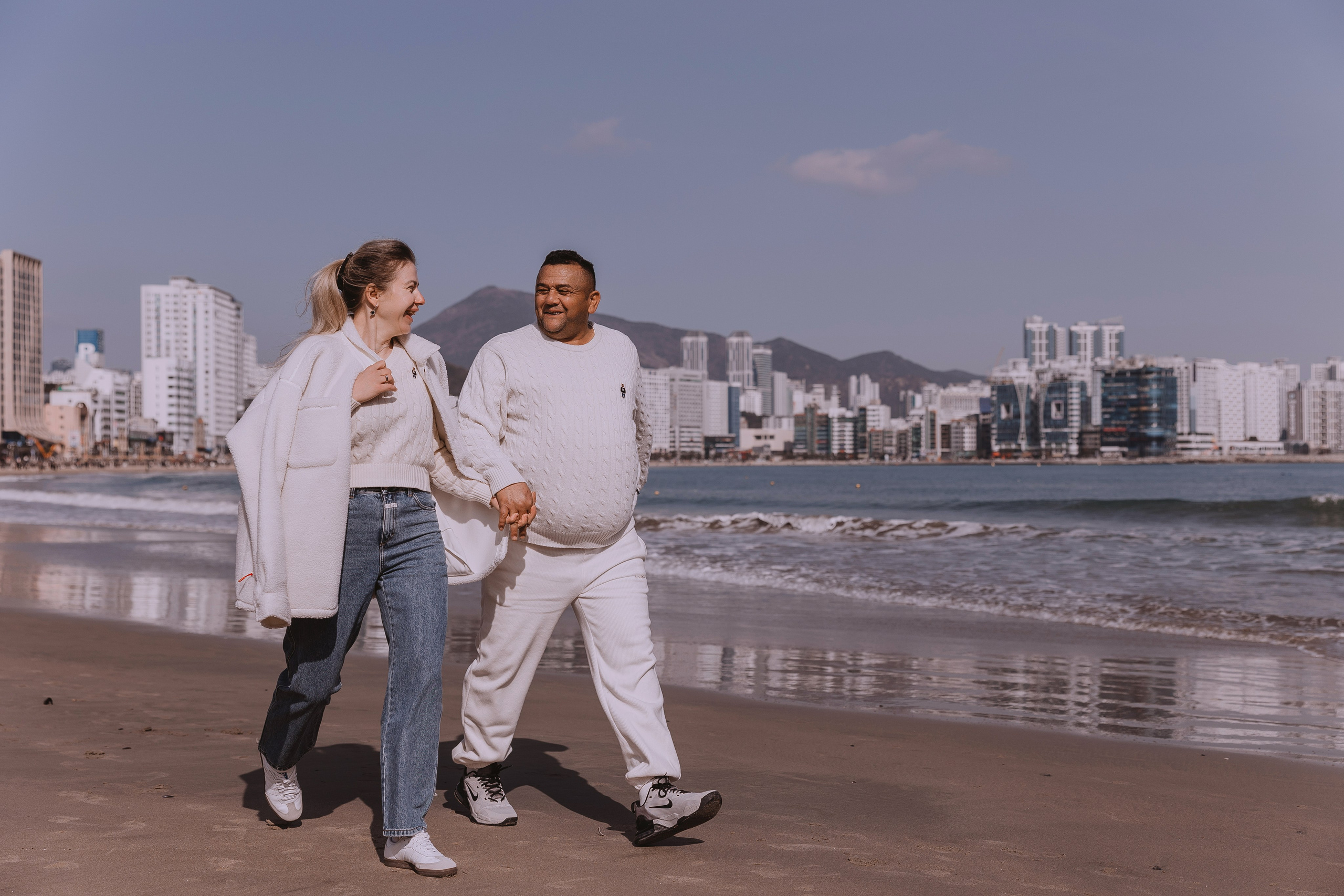 Семейная прогулка на пляже Гваннали в Пусане. Your photographer in Busan (South Korea) Aleksandra Anufriy