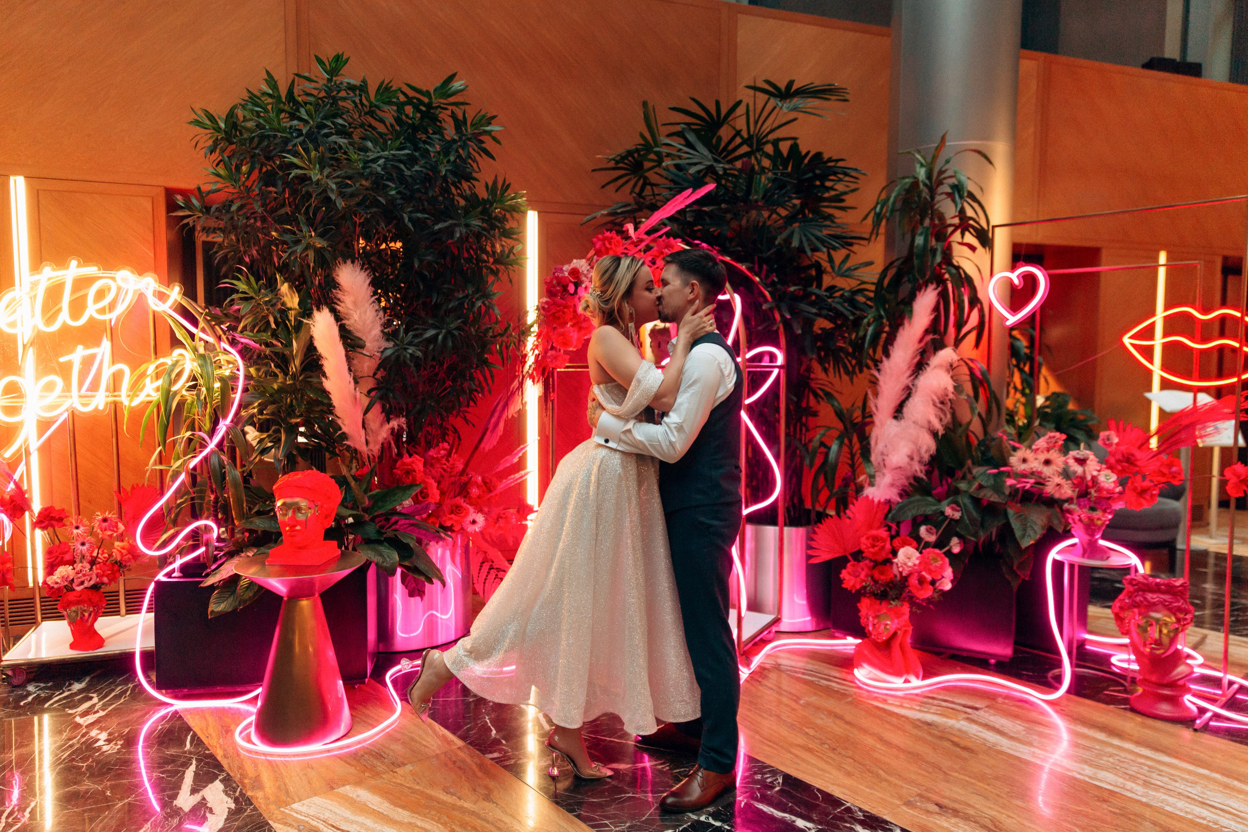 Неоновая свадьба. Свадебный фотограф в Санкт-Петербурге Вика Стукачева
