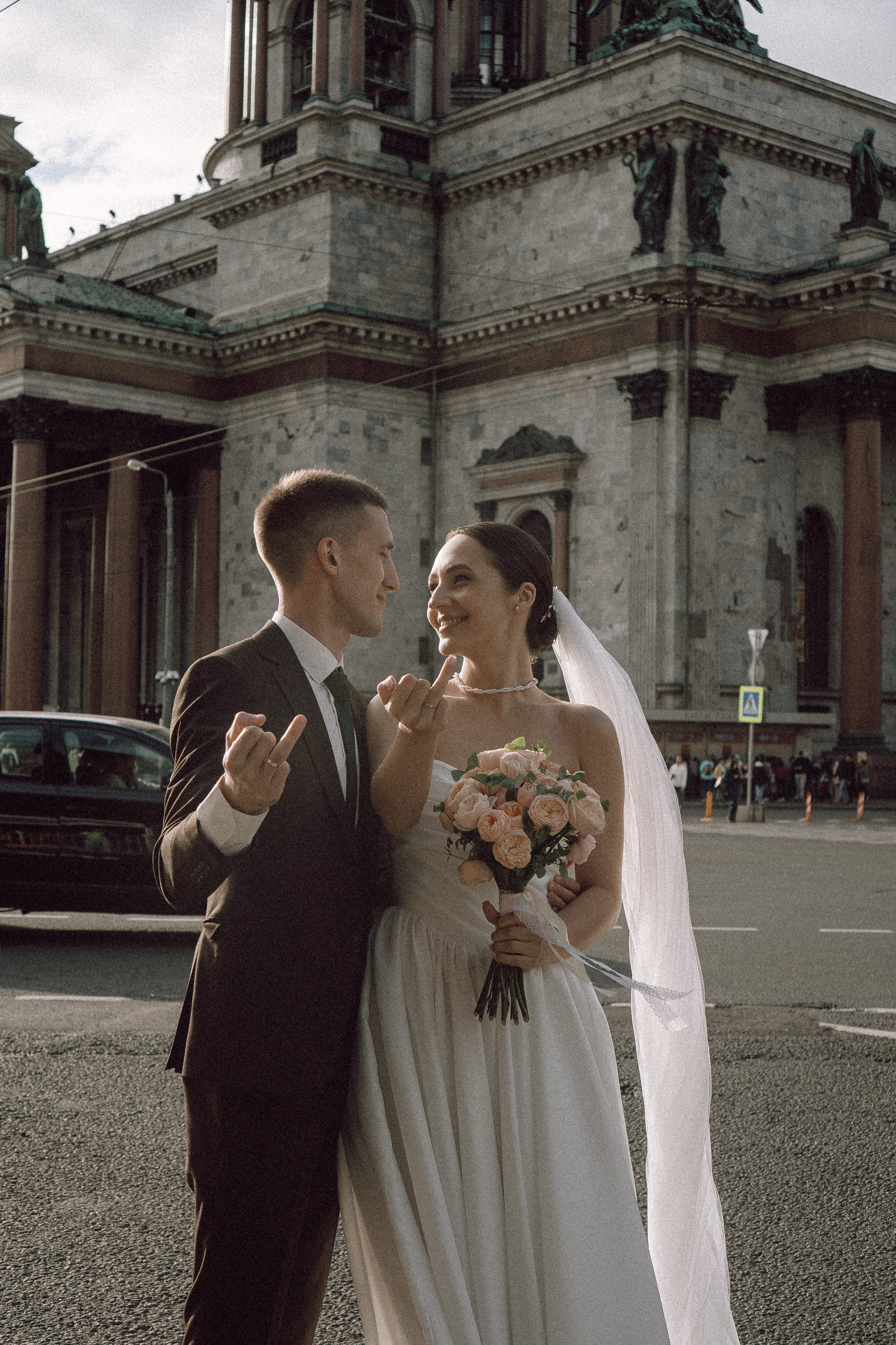 СВАДЕБНАЯ ПРОГУЛКА В САНТК-ПЕТЕРБУРГЕ (ИСАКИЕВСКИЙ СОБОР, ЗИМНЯЯ КАНАВКА, ЭРМИТАЖ И БОЛЬШАЯ МОРСКАЯ УЛИЦА). Профессиональный фотограф, Санкт-Петербург — Виктория Богомолова