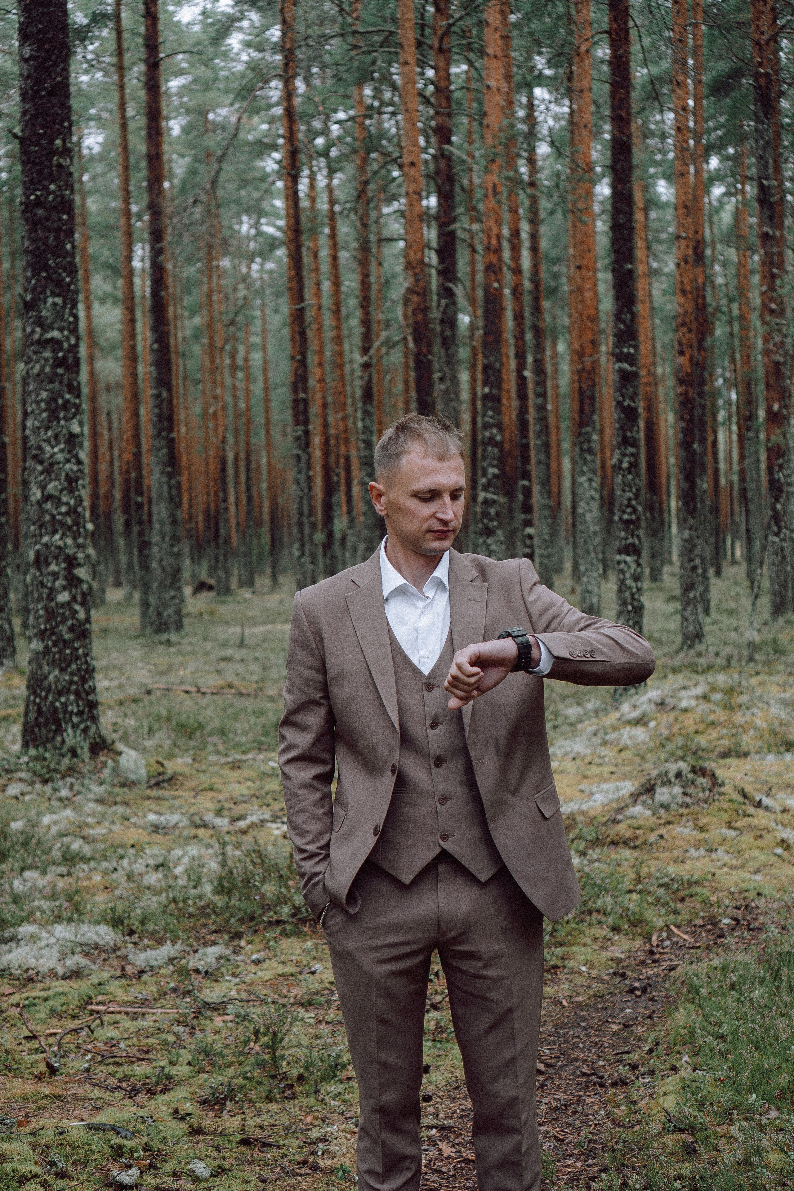 СВАДЕБНАЯ ФОТОСЕССИИЯ ПАРЫ В ГОРОДЕ ПРИОЗЕРСК В СОСНОВОМ ЛЕСУ И С ПИКАПОМ. Профессиональный фотограф, Санкт-Петербург — Виктория Богомолова