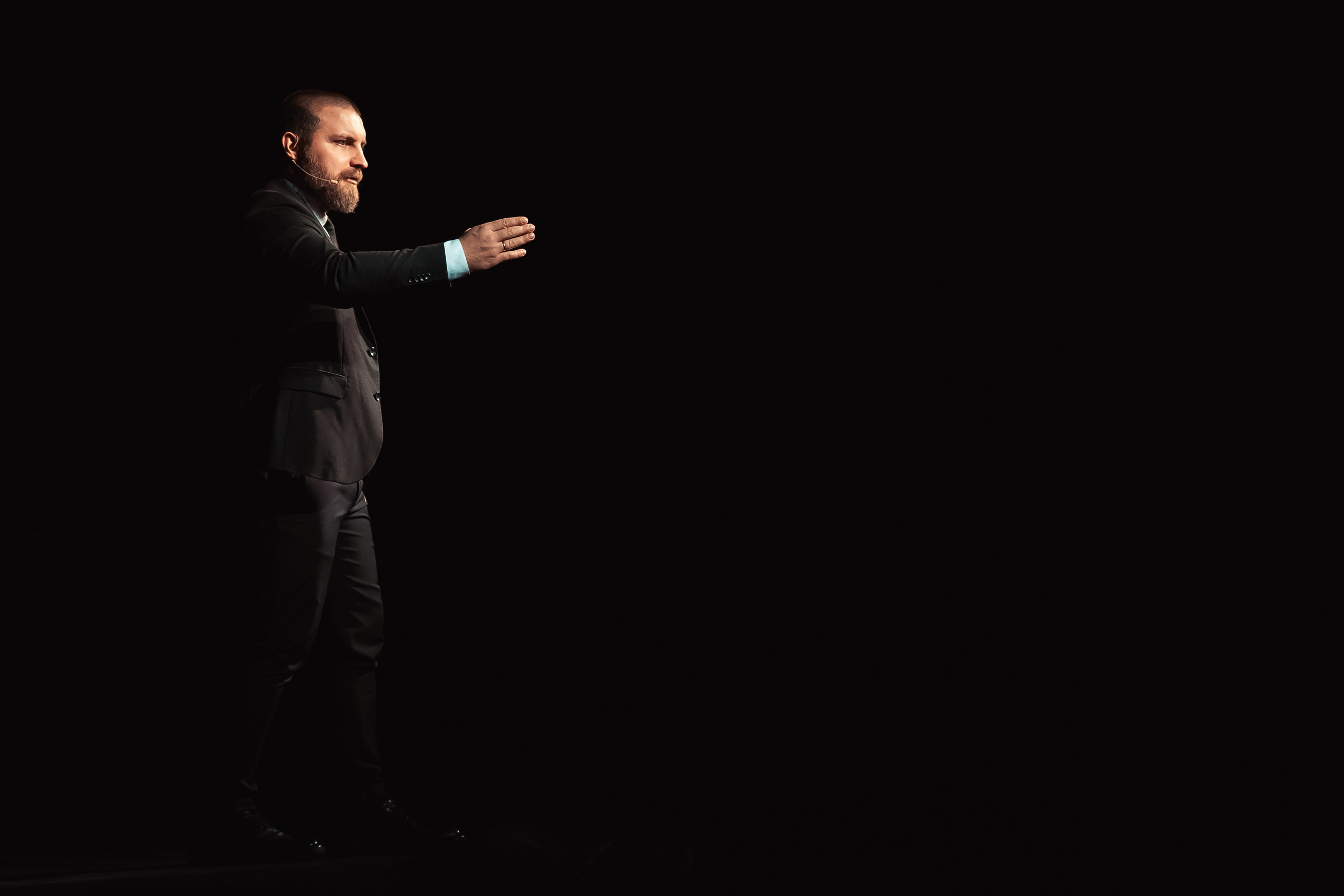 Шоу под дождем, Гранд Холл Сибирь, 20.02.2026. Фотограф Регина Крикунова г. Красноярск