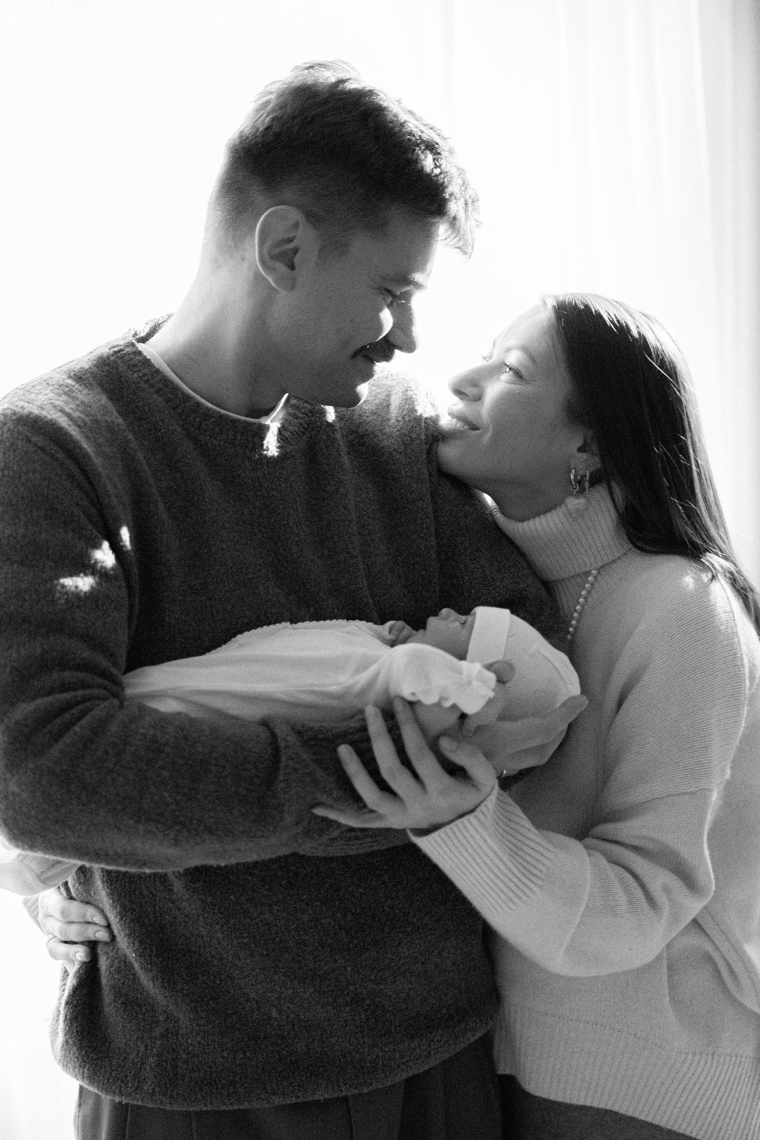 Выписка Наума. Клинический госпиталь MD GROUP на Севастопольском проспекте. Фотограф на роды в Москве. Фото и видео родов. Фотопроект «Продолжение рода»