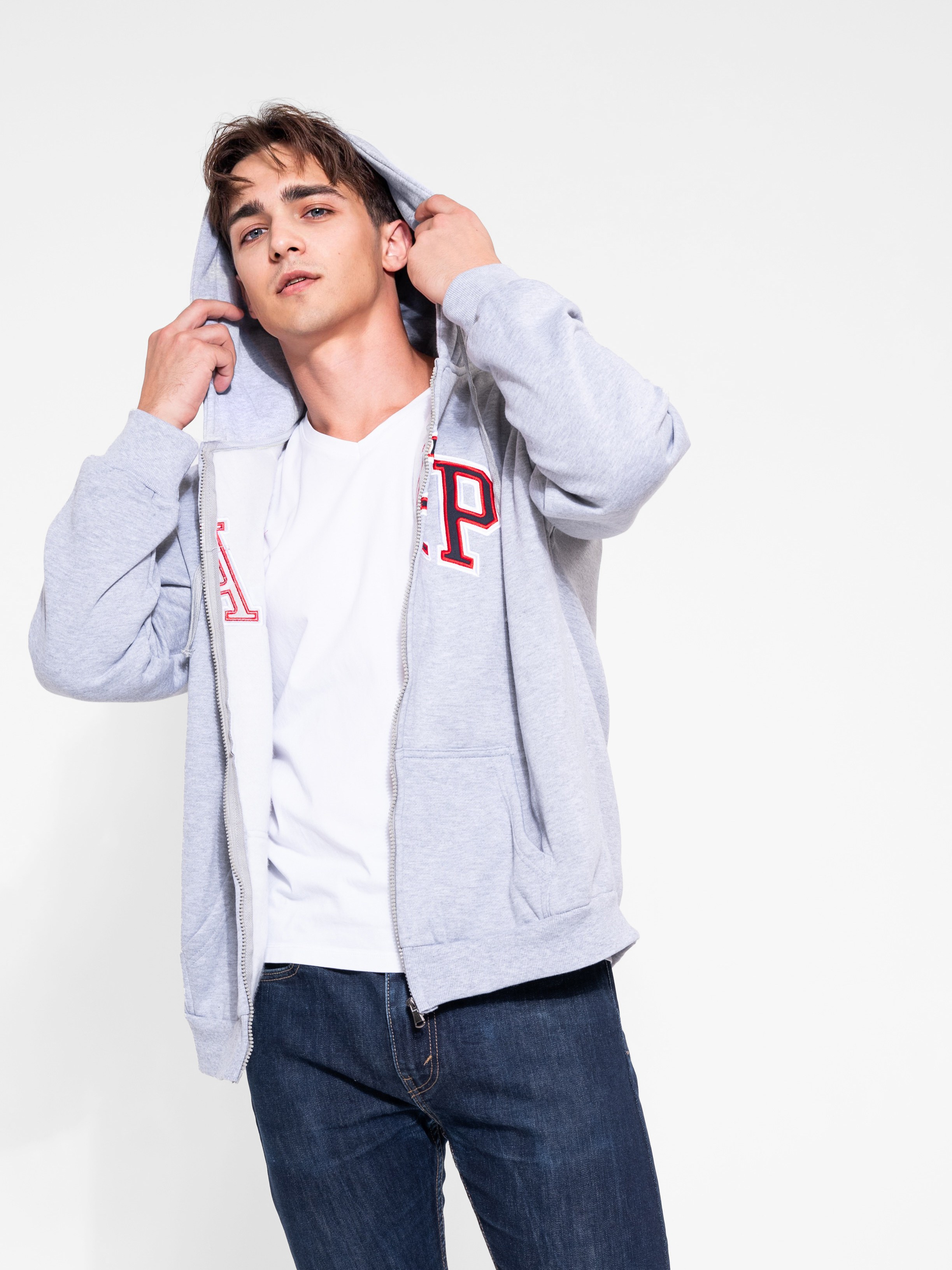 Олег. ТМ Продакшн — Съемка для маркетплейсов в Москве