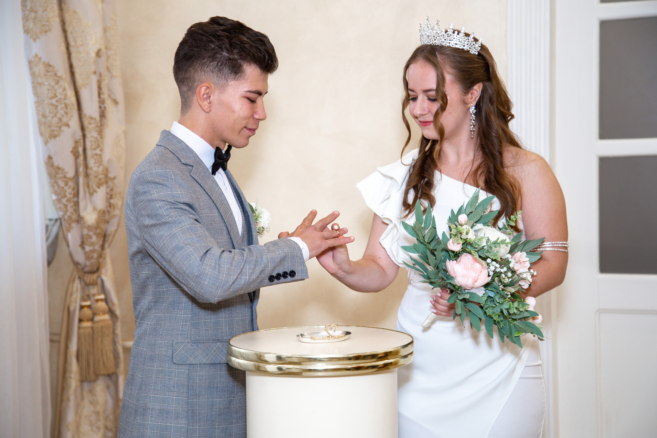 Свадебные фото. Фотограф Краснодара, фотограф в парке Галецкого.репортажный фотограф. детский фотограф, свадебный фотограф. профессиональный фотограф