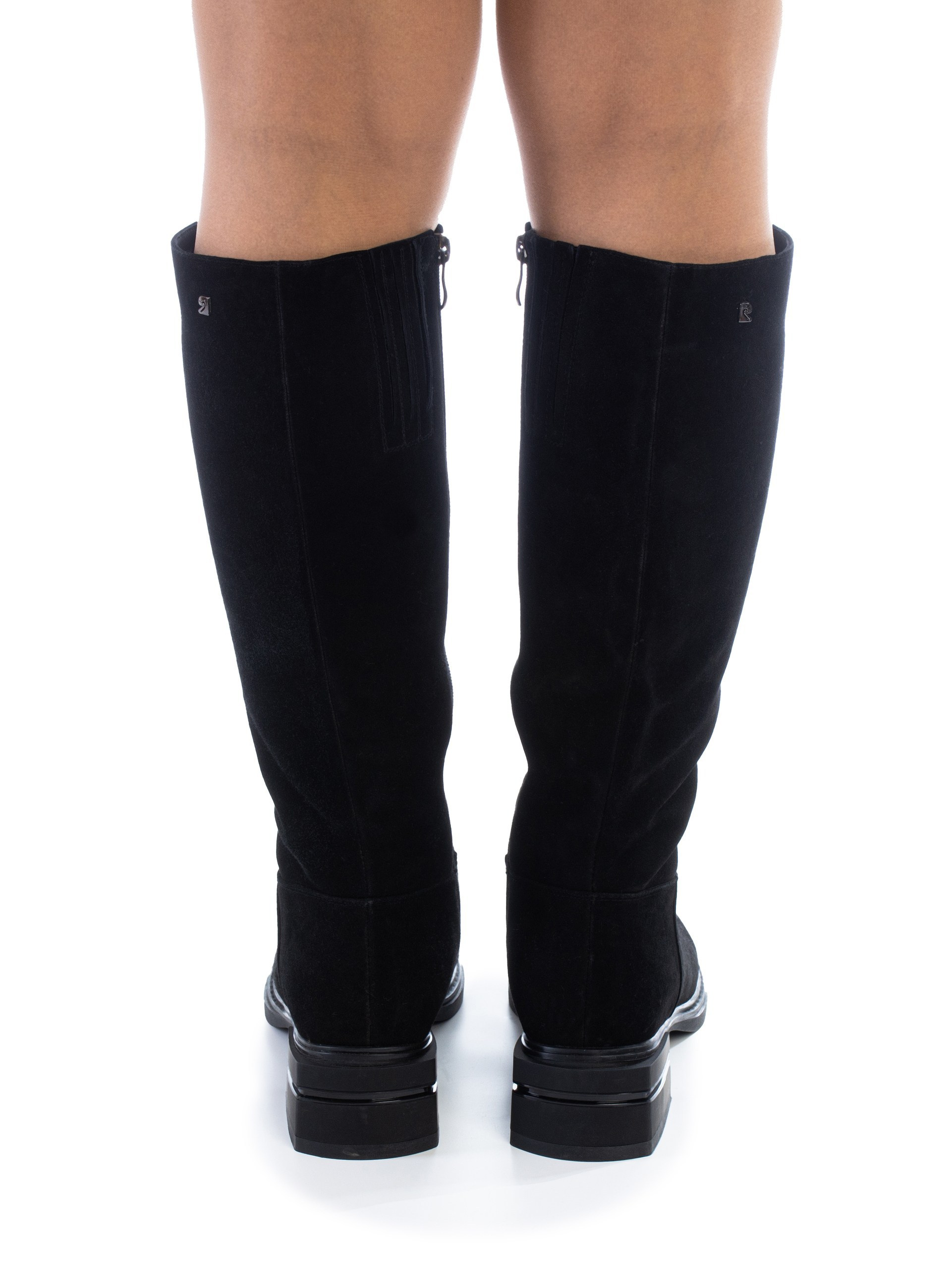 Зимняя обувь с вырезкой на белый фон. Фотограф в Туле Крупский АнДРей. Фотостудия «КАДР71» в Туле