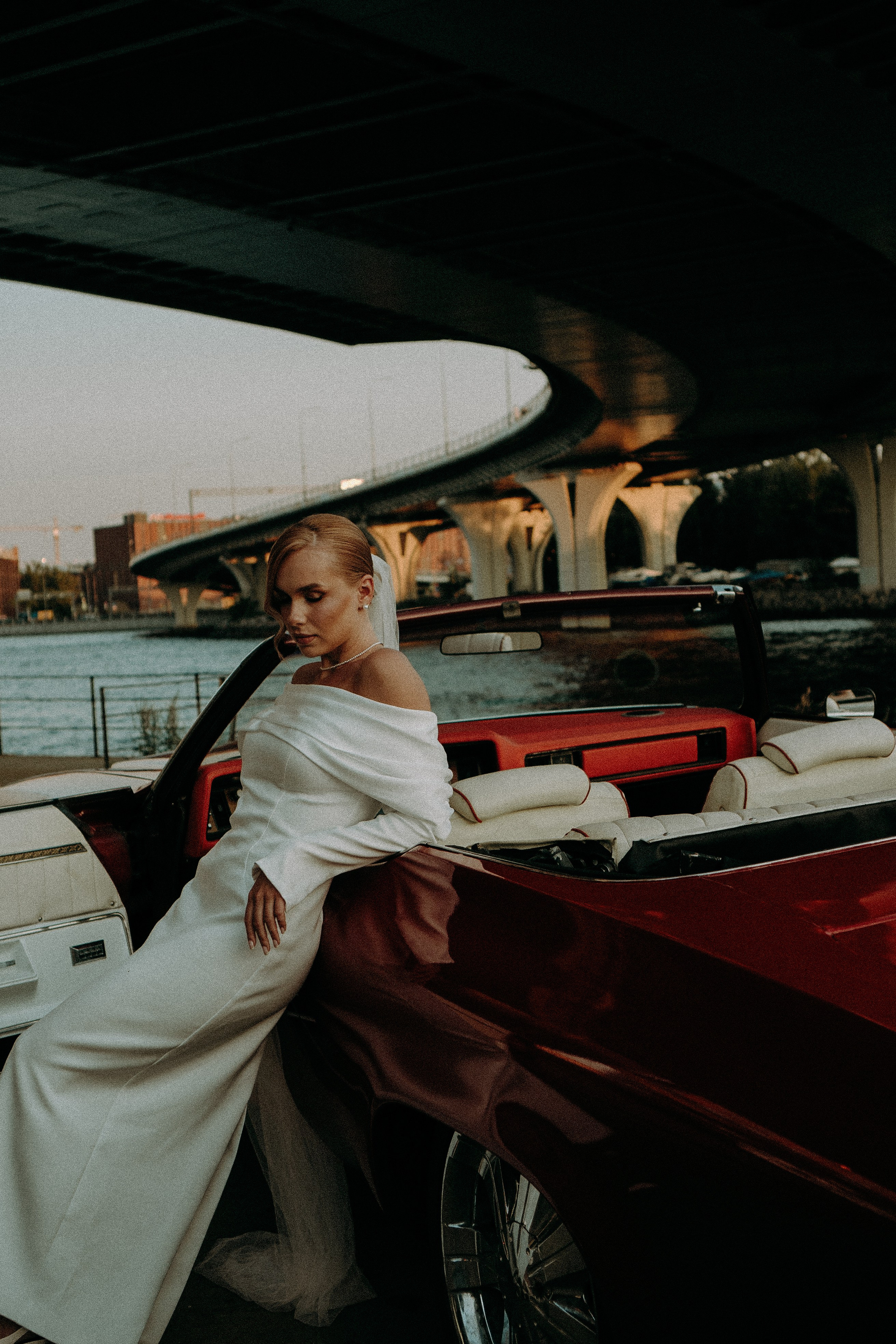 СВАДЕБНАЯ СЬЕМКА ВОЗЛЕ МСОТА БЕТАНКУРА НА КАБРИОЛЕТЕ. Профессиональный фотограф, Санкт-Петербург — Виктория Богомолова