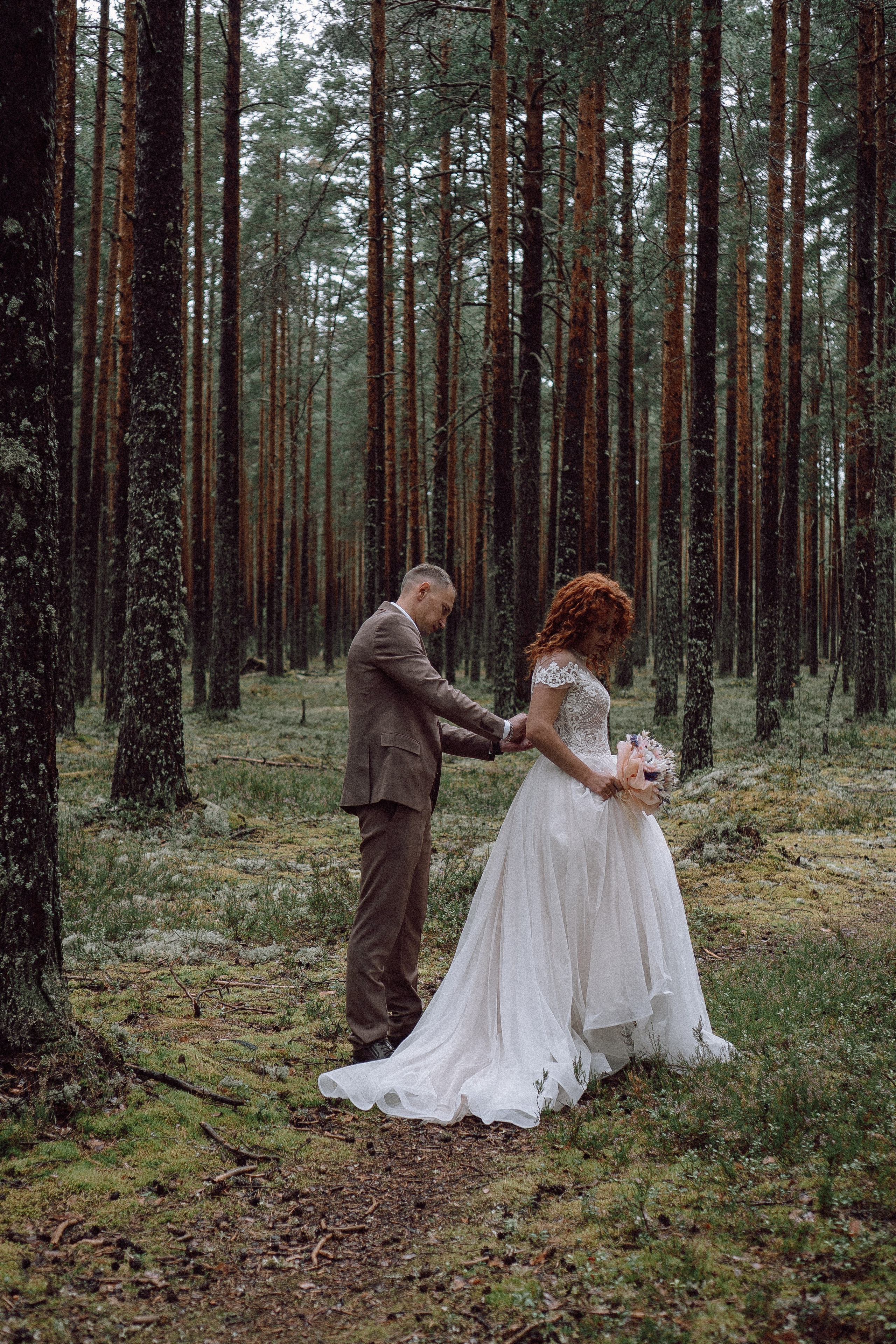 СВАДЕБНАЯ ФОТОСЕССИИЯ ПАРЫ В ГОРОДЕ ПРИОЗЕРСК В СОСНОВОМ ЛЕСУ И С ПИКАПОМ. Профессиональный фотограф, Санкт-Петербург — Виктория Богомолова