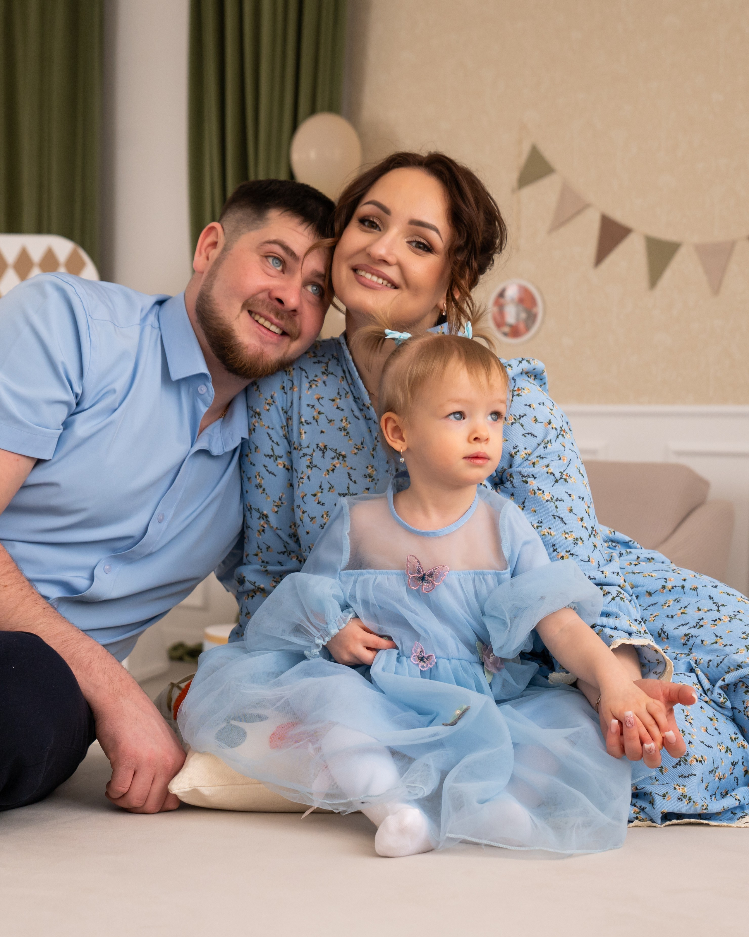 Я Ольга Казанцева, фотографирую снимаю ваши киноистории и печатаю фото и цифровые портреты на холсте