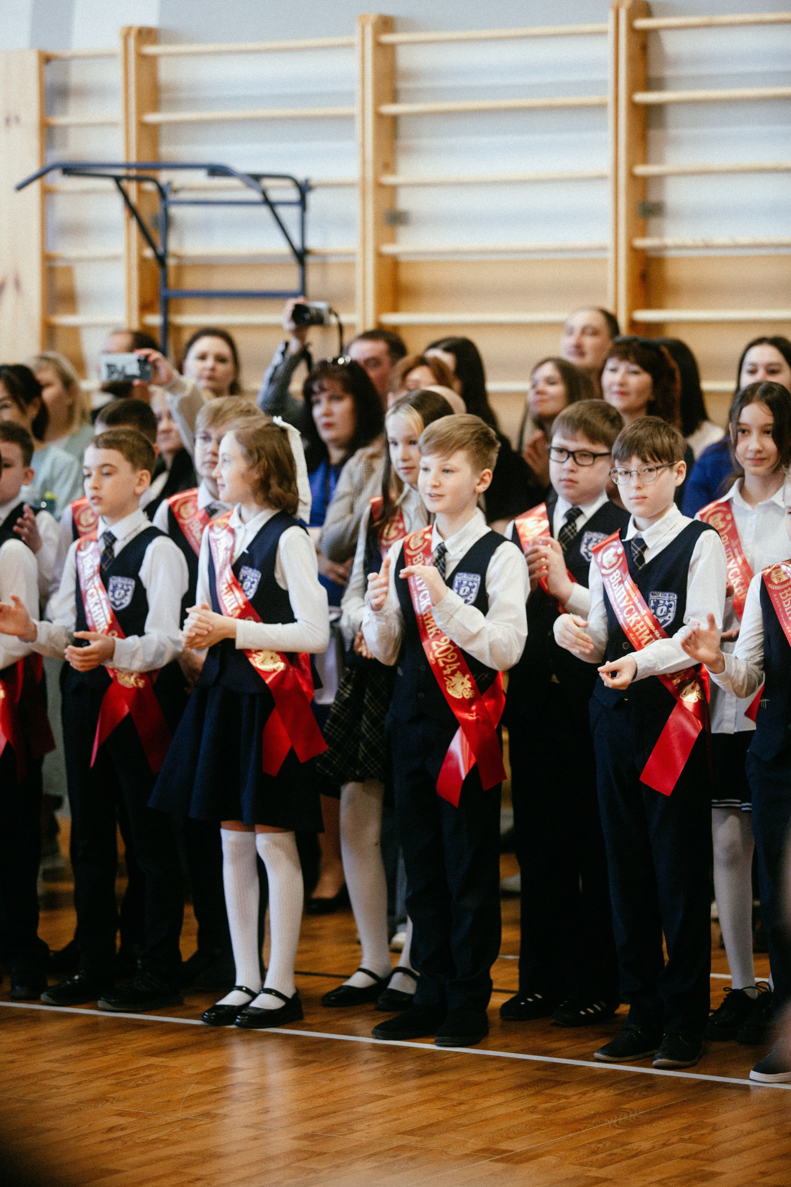 Выпускной в начальной школе. Арт-фотограф Крис Л. в Тобольске: портрет, семейные, свадьбы