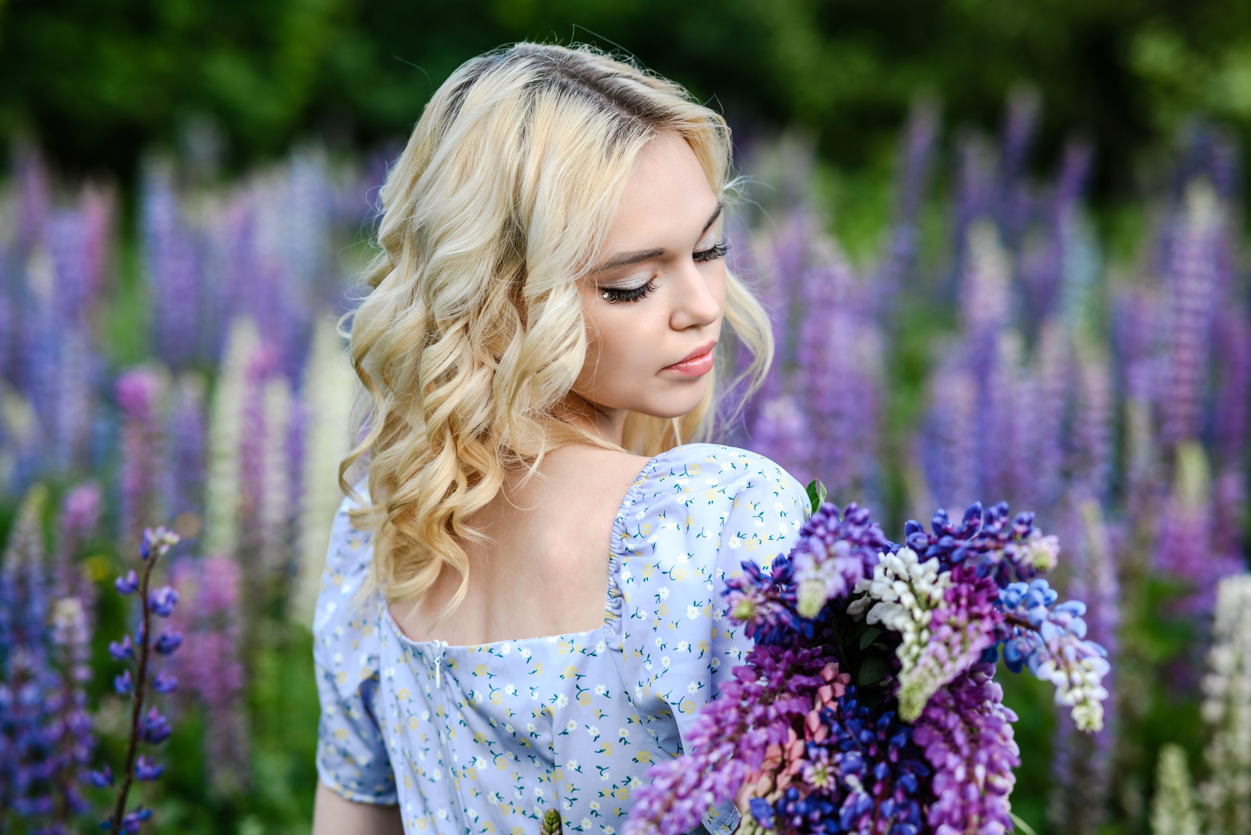 Владлена в люпинах. Свадебный и семейный фотограф в Дзержинске Екатерина Шулакова