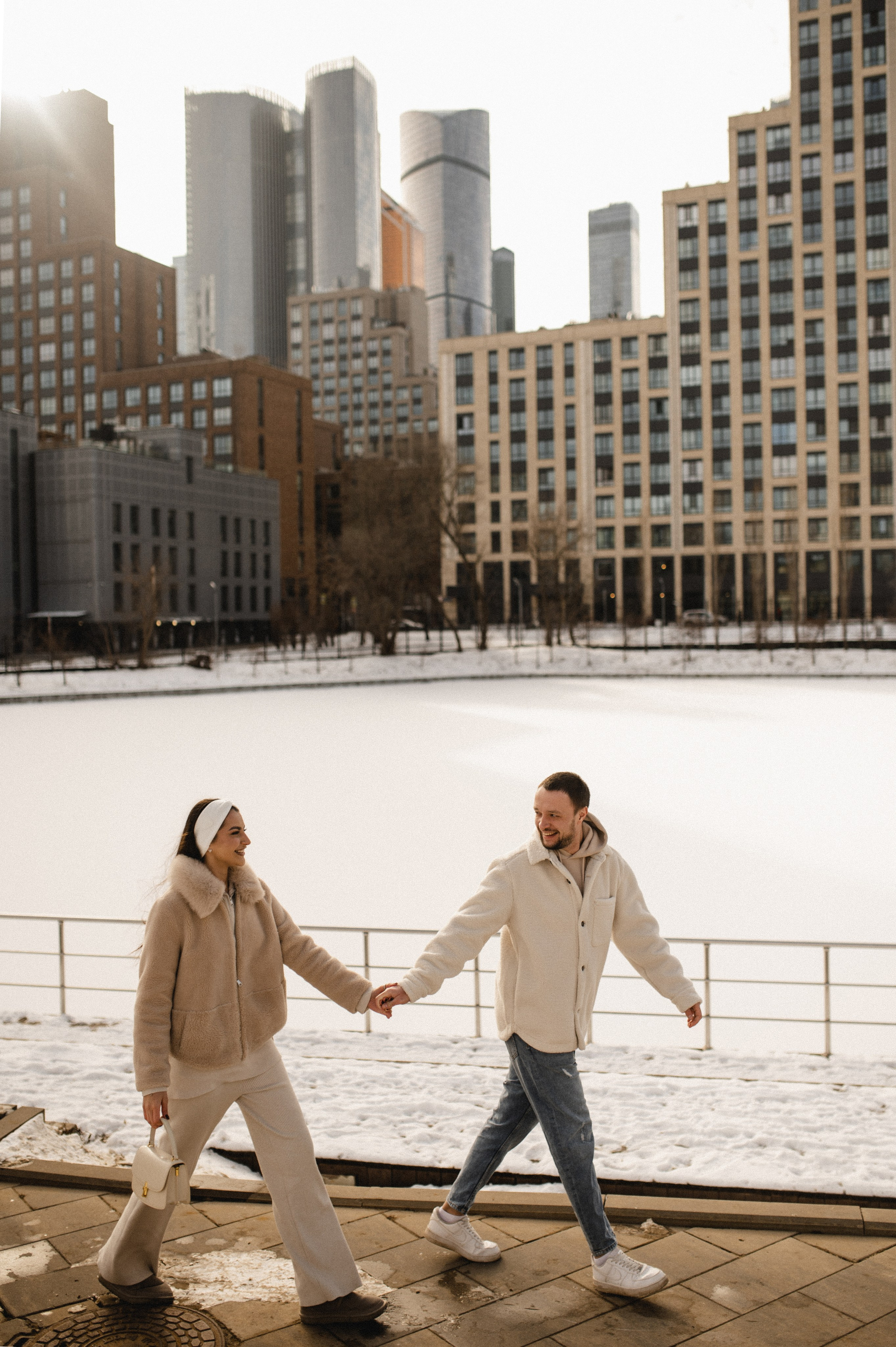 Лавстори стрит фотосессия в зимней Москве. Семейная фотосессия Бутово Москва фотограф Алина Морщагина