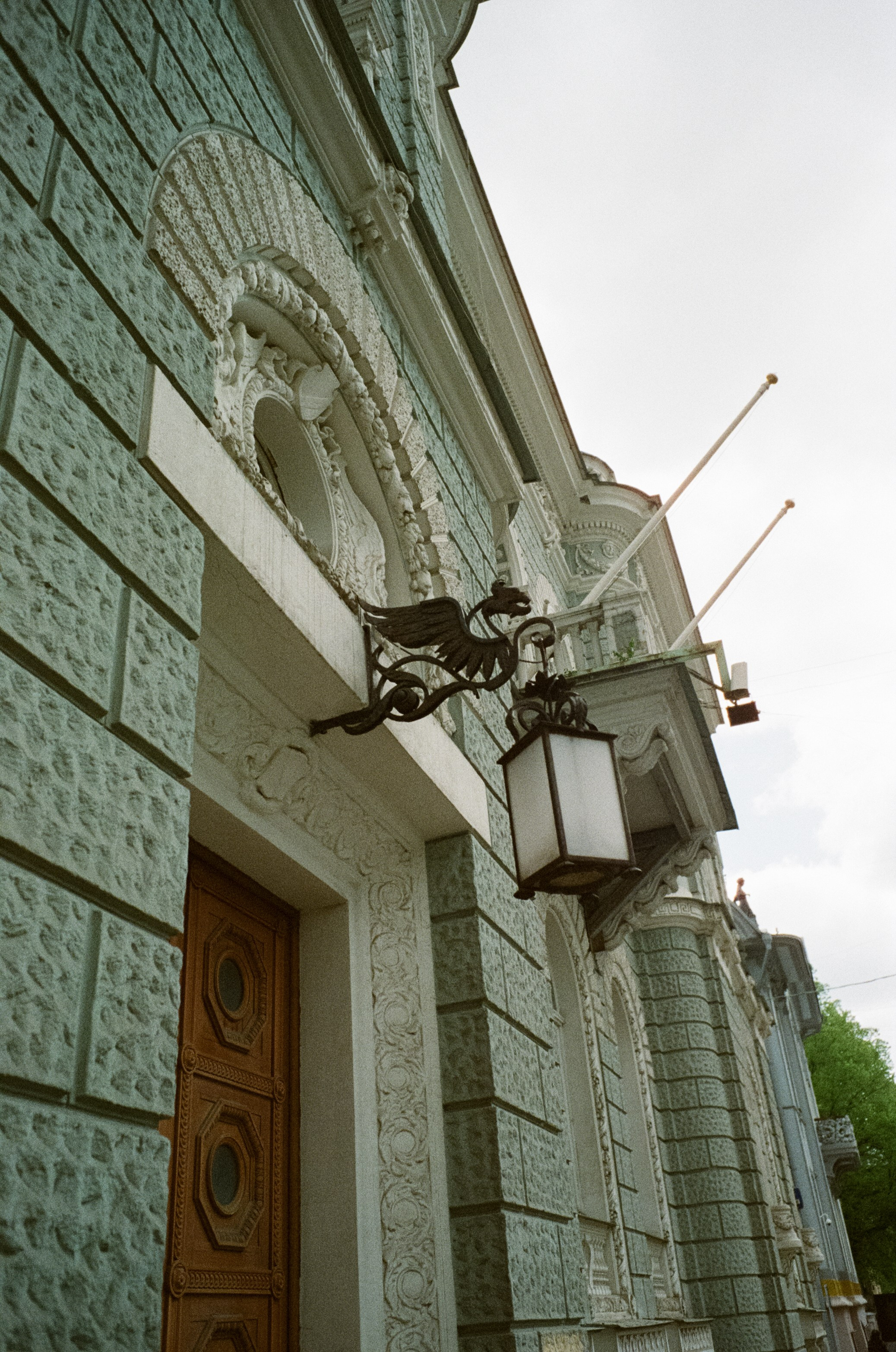 Ул. Поваровка и окрестности | Voigtlander BESSA-T — Voigtlander Ultron 28 mm f/2 | Kodak Ultramax 400 (просрочка) @ ISO 100