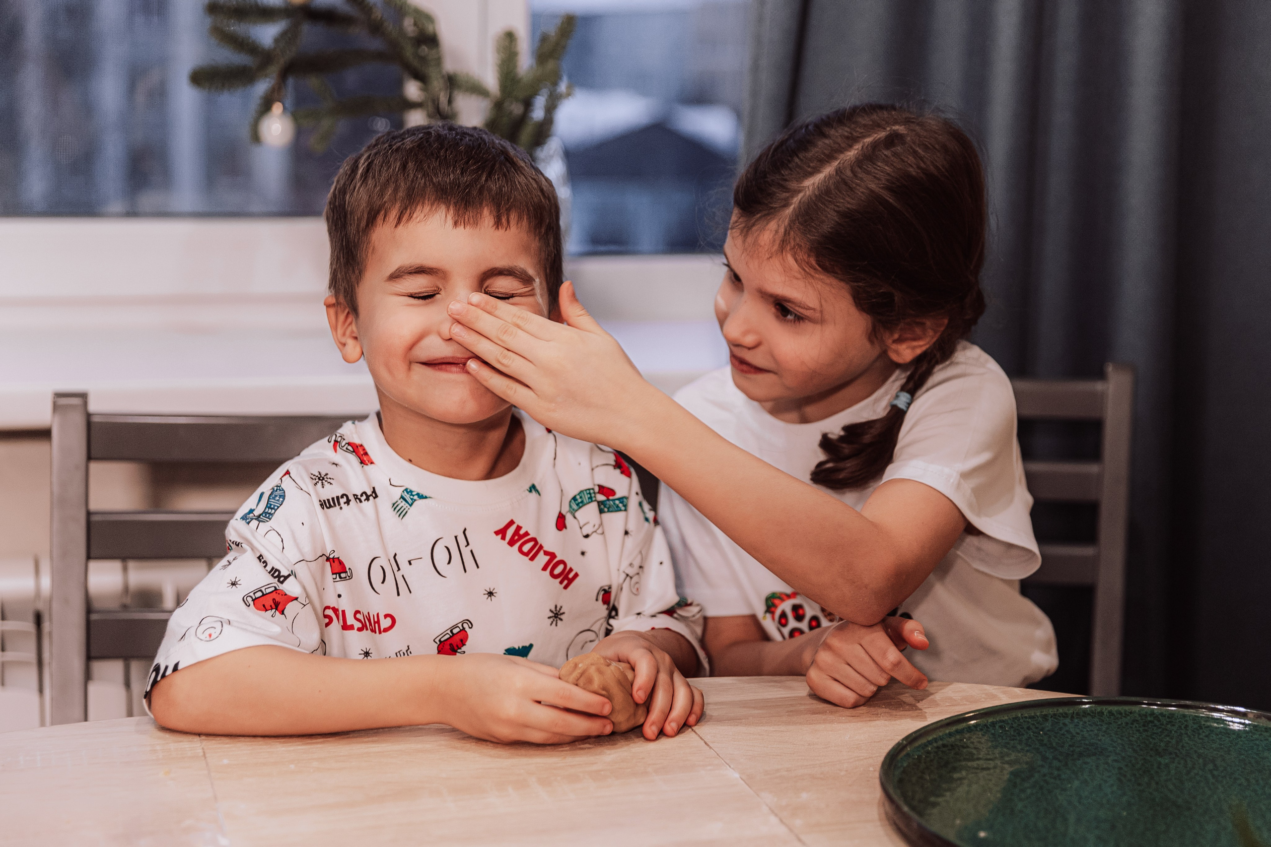 Домашняя семейная новогодняя фотосессия. Семейный и детский фотограф в Мурманске Карина Березина