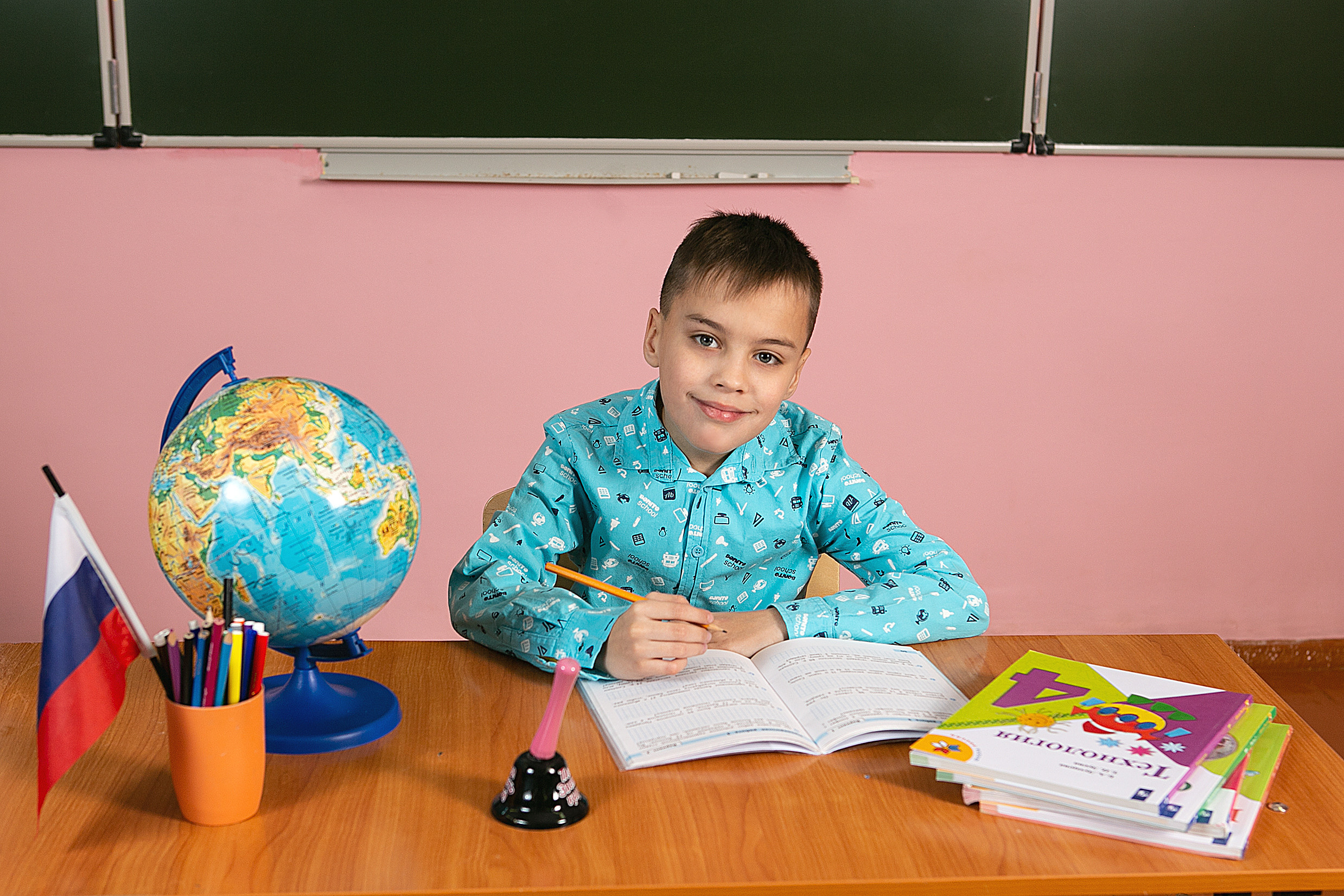 Школьная фотосессия в Омске. Выпускники. 4 класс. Фотосессия для выпускного альбома в Омске. Школьный фотограф в Омске. Фотограф Наталья Стаг в Омске. Фотографирую в разных стилях в разных студиях, а так же в школах и садах. Печатаю выпускные фотоальбомы