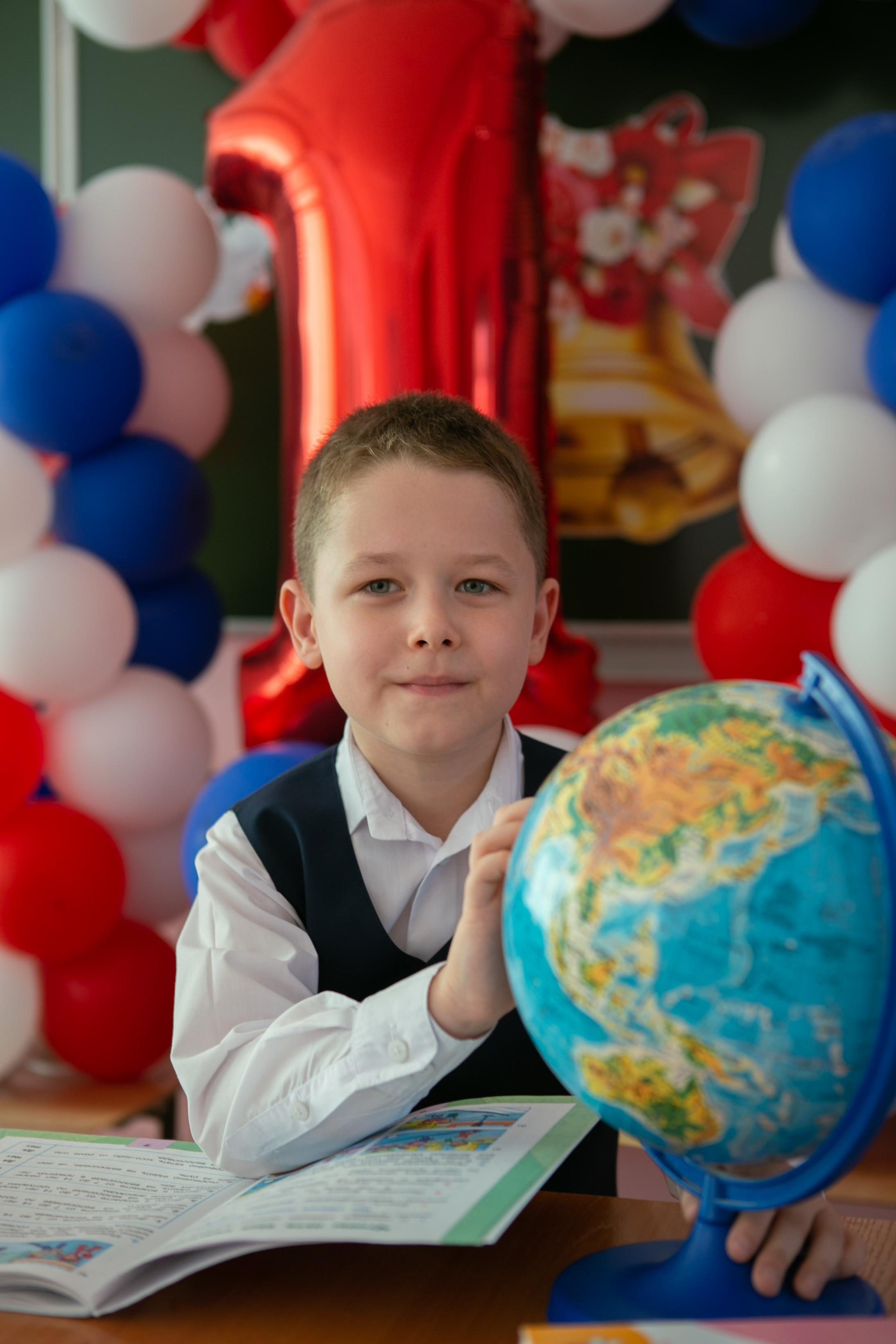 Школьная фотосессия в Омске. Выпускники. 4 класс. Фотосессия для выпускного альбома в Омске. Школьный фотограф в Омске. Фотограф Наталья Стаг в Омске. Фотографирую в разных стилях в разных студиях, а так же в школах и садах. Печатаю выпускные фотоальбомы