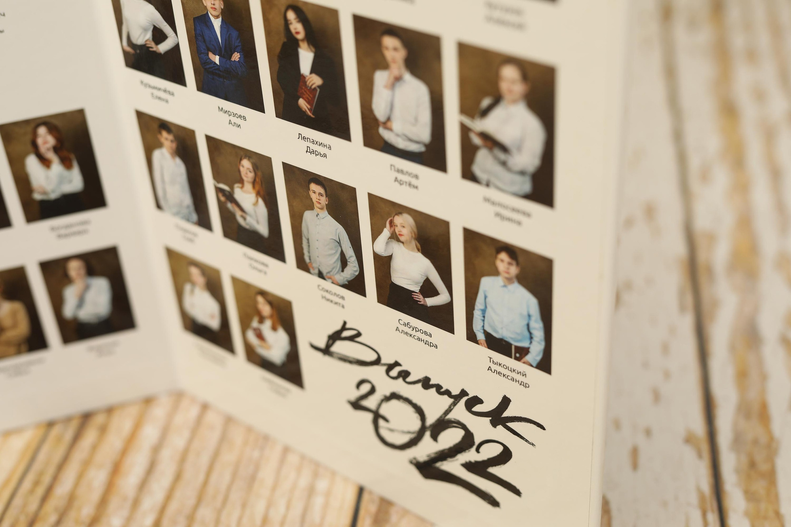 Выпускные фотоальбомы в Омске. Школьный фотограф в Омске, 1 класс, 4 класс, 9 класс, 11 класс, выпускной, выпускной в детском саду. Фотограф Наталья Стаг в Омске. Фотографирую в разных стилях в разных студиях, а так же в школах и садах. Печатаю выпускные фотоальбомы