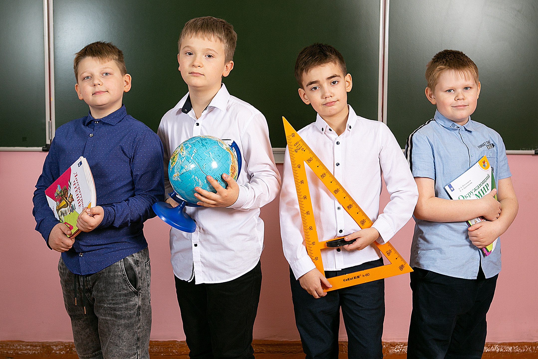 Школьная фотосессия в Омске. Выпускники. 4 класс. Фотосессия для выпускного альбома в Омске. Школьный фотограф в Омске. Фотограф Наталья Стаг в Омске. Фотографирую в разных стилях в разных студиях, а так же в школах и садах. Печатаю выпускные фотоальбомы