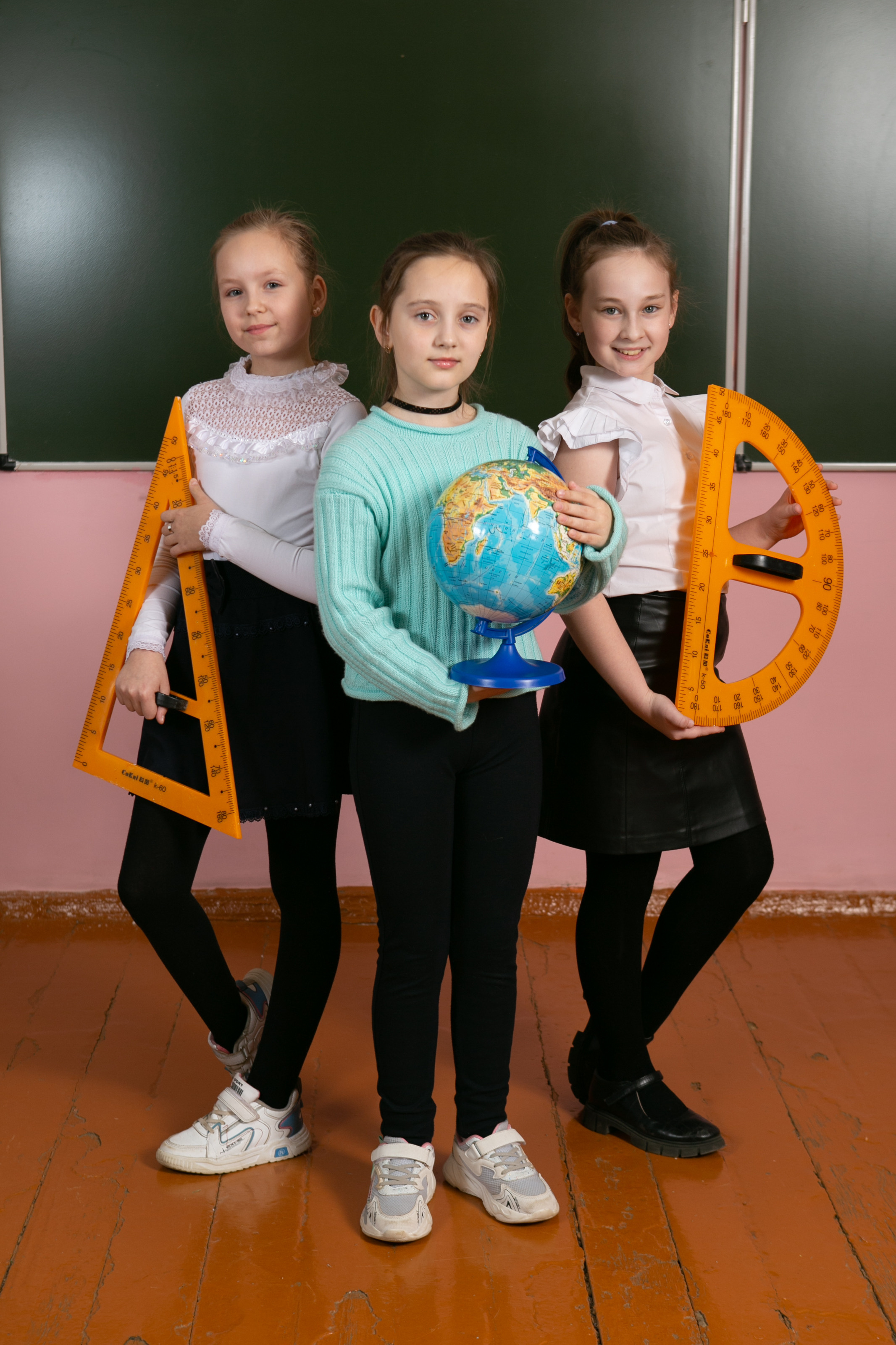 Школьная фотосессия в Омске. Выпускники. 4 класс. Фотосессия для выпускного альбома в Омске. Школьный фотограф в Омске. Фотограф Наталья Стаг в Омске. Фотографирую в разных стилях в разных студиях, а так же в школах и садах. Печатаю выпускные фотоальбомы