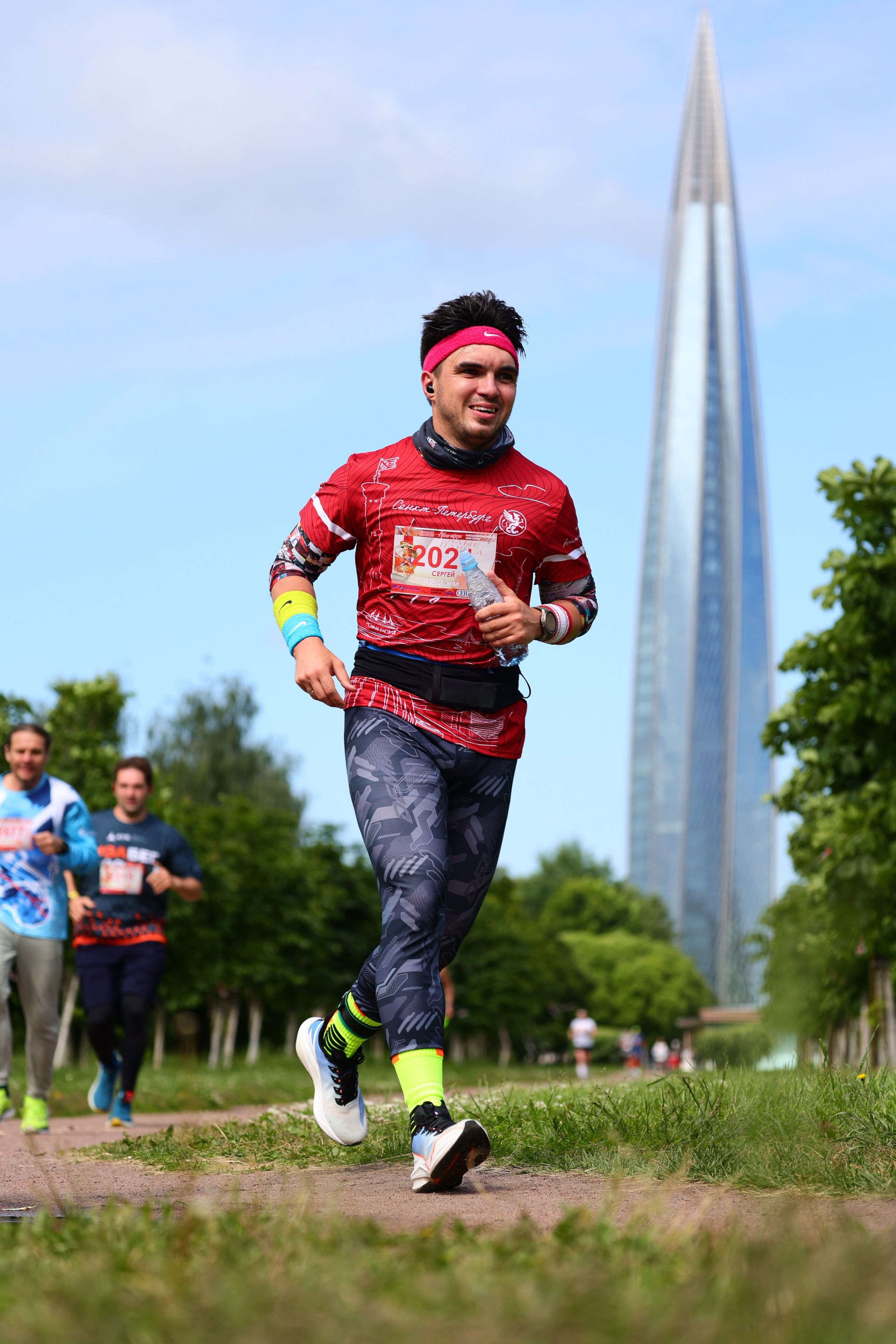 Алые паруса Грифон ран 2025. Спортивный фотограф в Санкт-Петербурге Илья Vacool