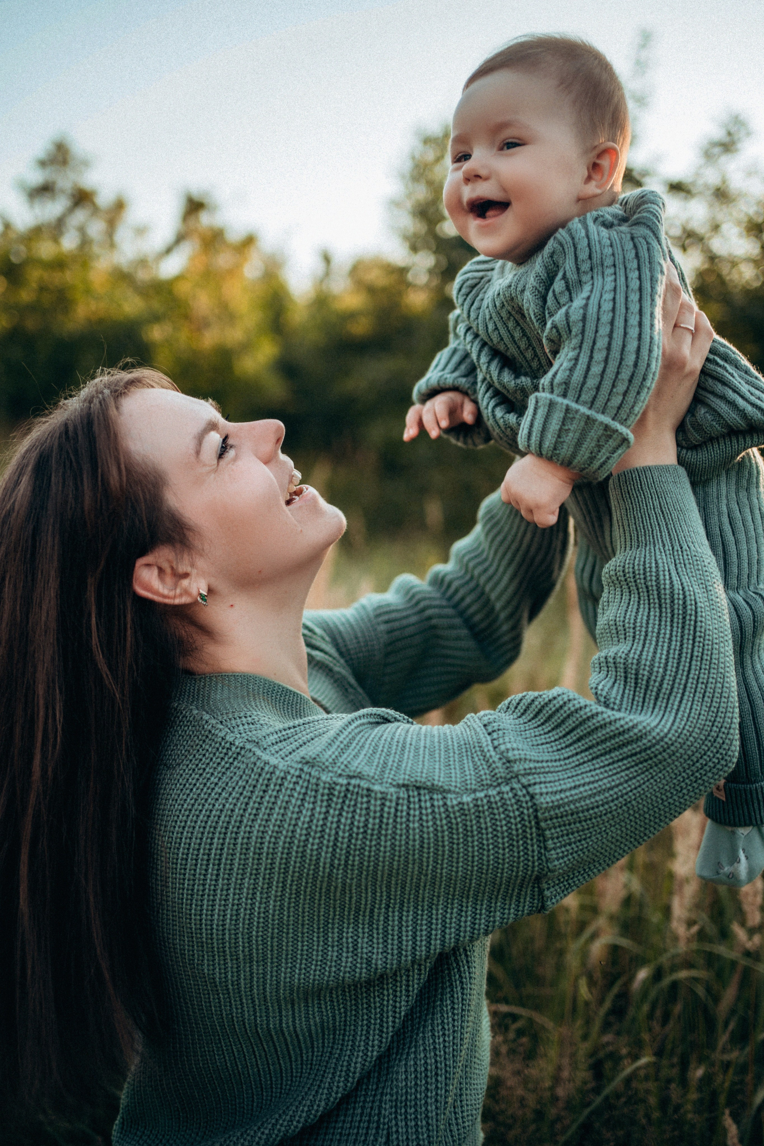 Прогулка в поле. Фотограф новорожденных и малышей до года в Москве Анастасия Соколова