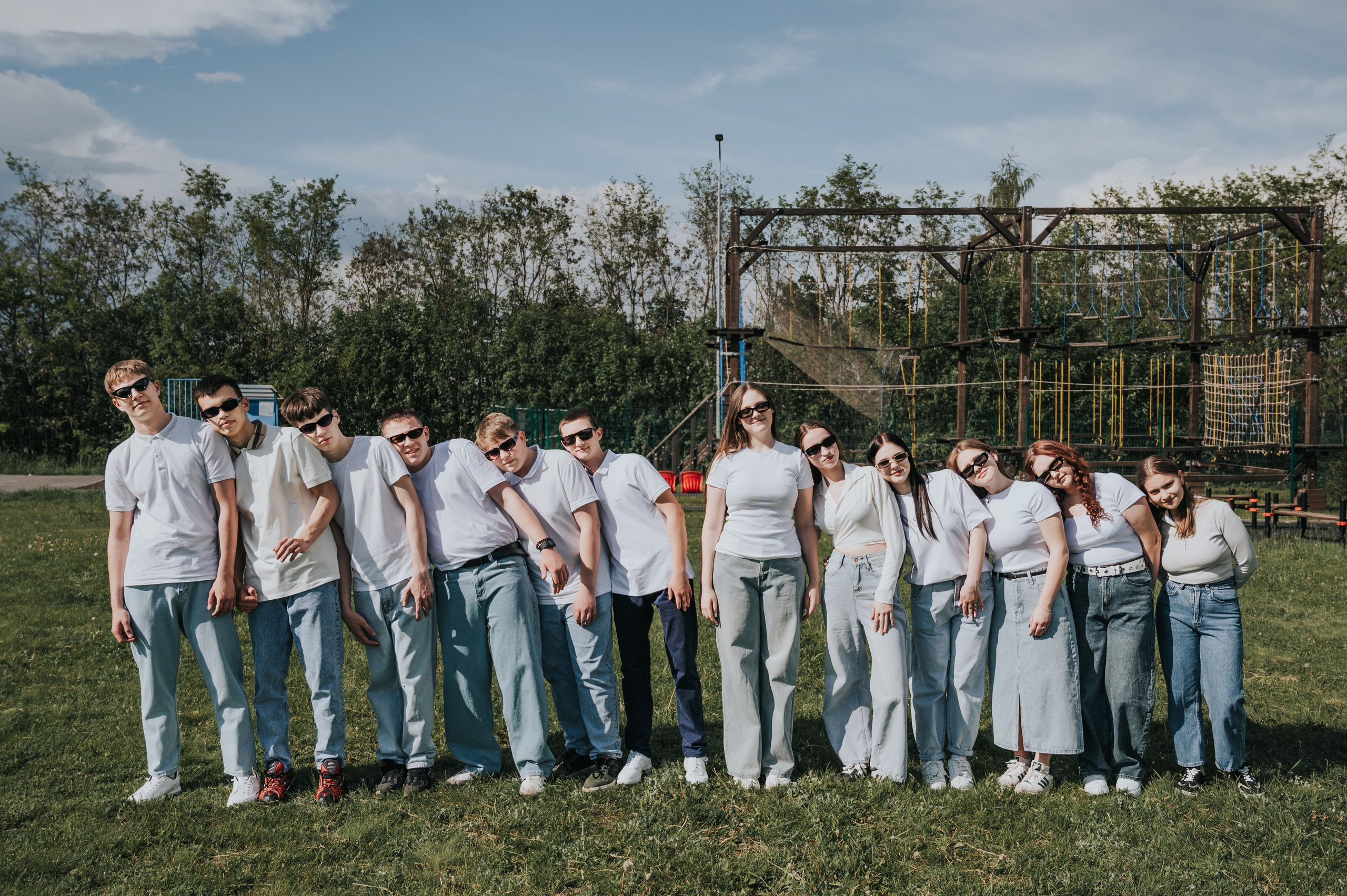 Спортплощадка. Выпускные альбомы и Школьный фотограф в Алексеевке, Бирюче, Красном