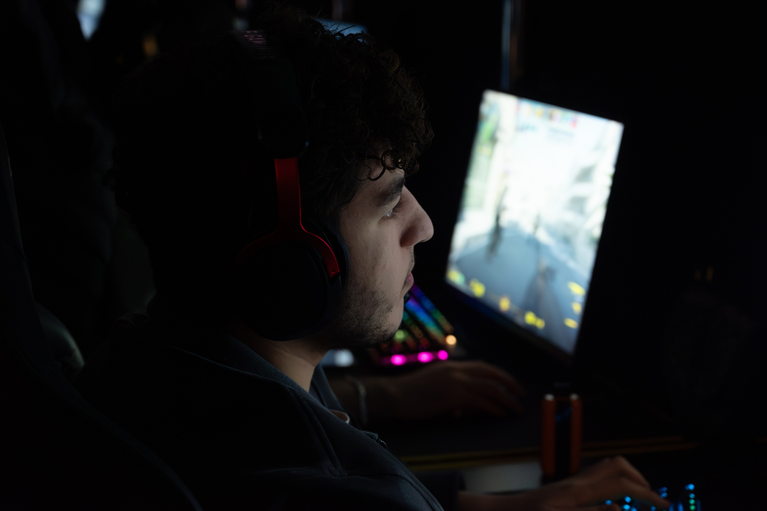 Репортаж в киберспортивном клубе Kolizeum. Фотограф мероприятий в Москве