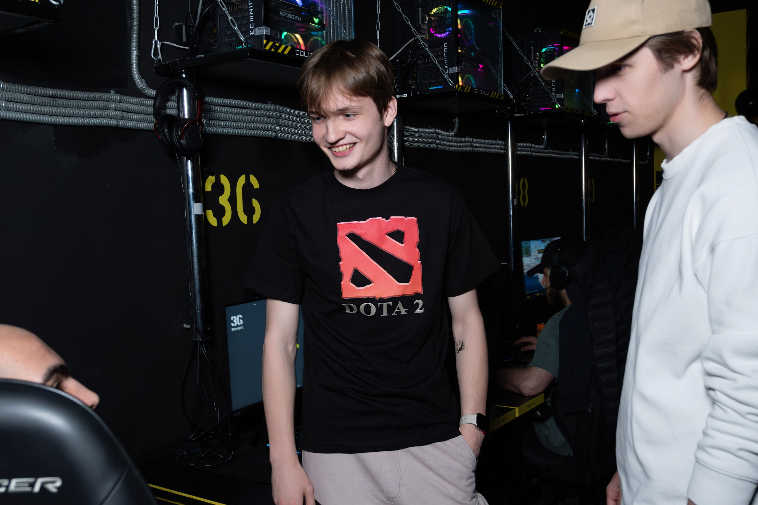 Репортаж в киберспортивном клубе Kolizeum. Фотограф мероприятий в Москве