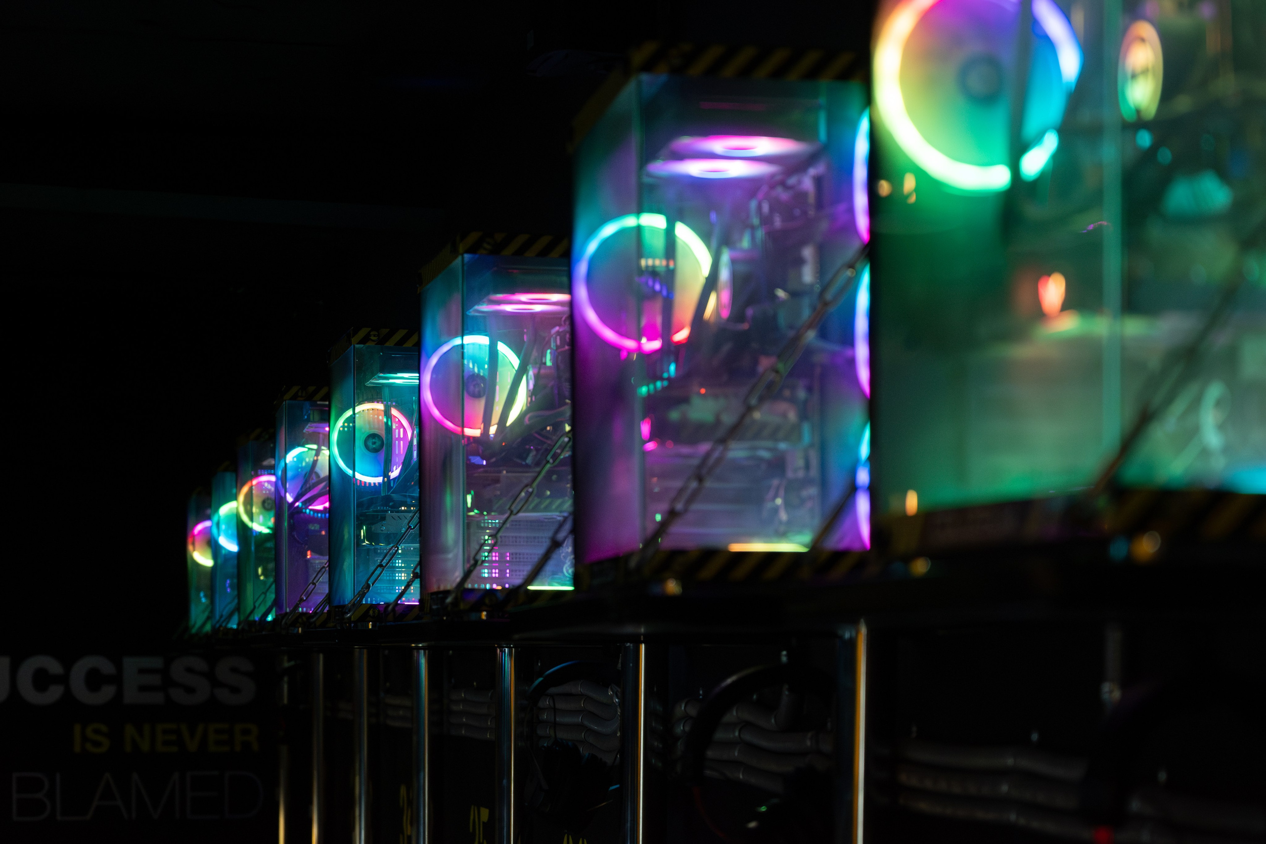 Репортаж в киберспортивном клубе Kolizeum. Фотограф мероприятий в Москве