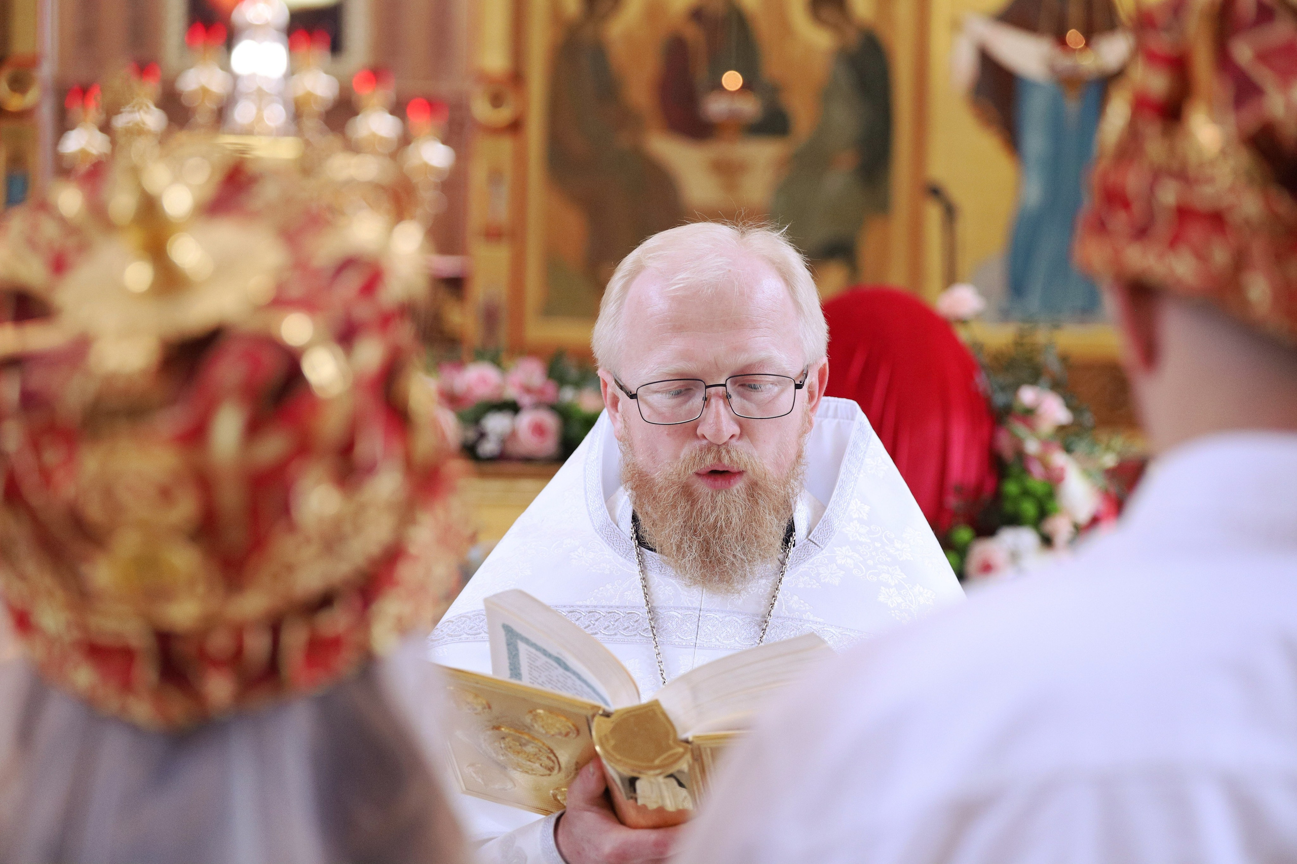 Атмосферные детали храма во время таинства венчания/Атмосферные детали храма во время таинства крещения. Юлия Егорова | Фотограф Королёв, Москва, МО • Портреты • Свадьбы • Street • Love Story