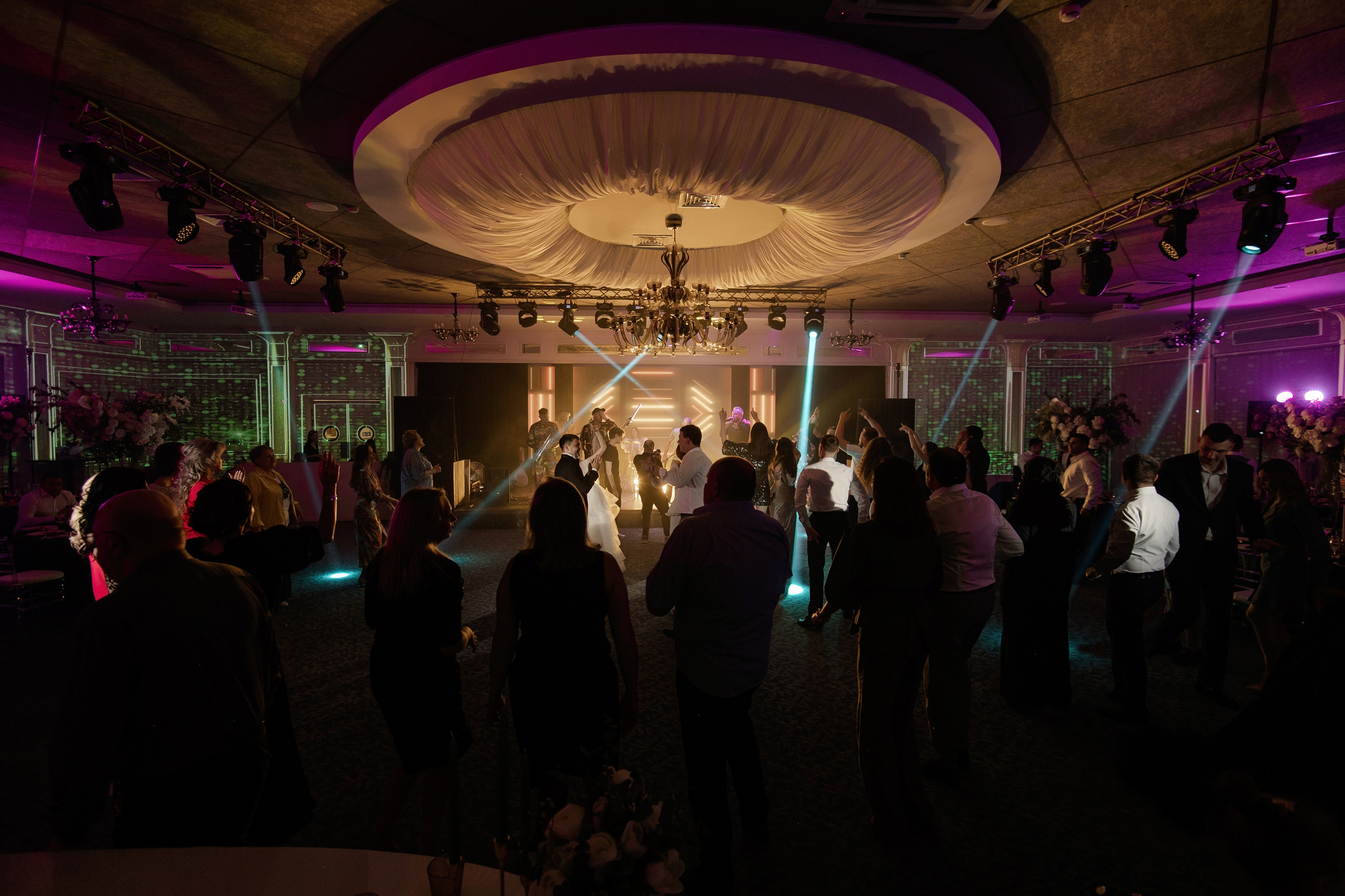 Свадебный фотограф Ростов Графский Парк. Свадебный фотограф в Ростове Максимов Максим