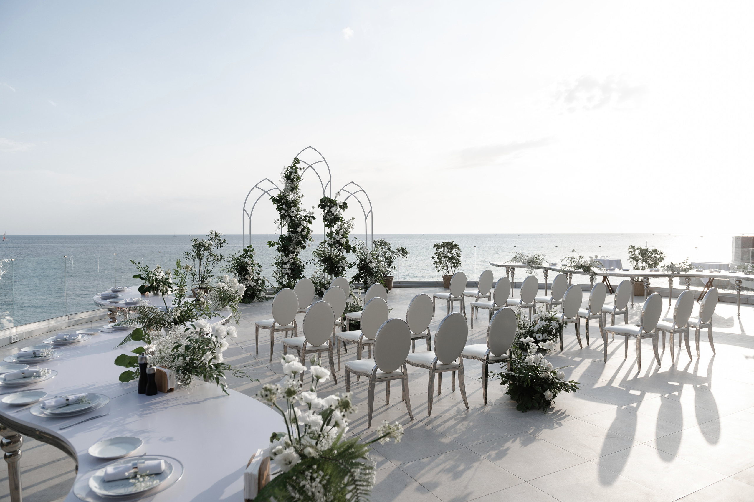 Выездная церемония в Сочи у моря. Свадебный фотограф