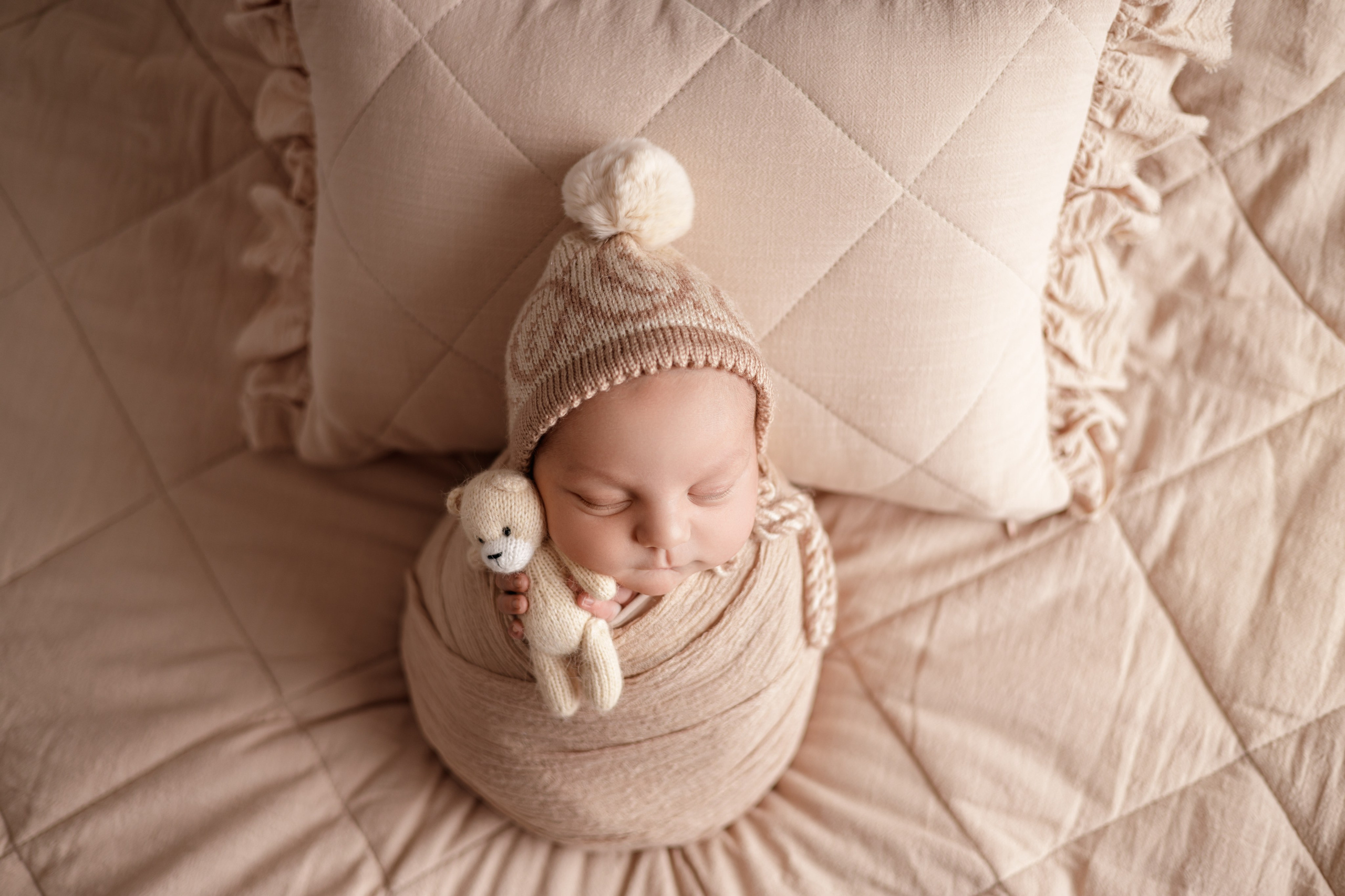 Лев. Евгения Горбунова фотограф новорожденных в Новом Уренгое