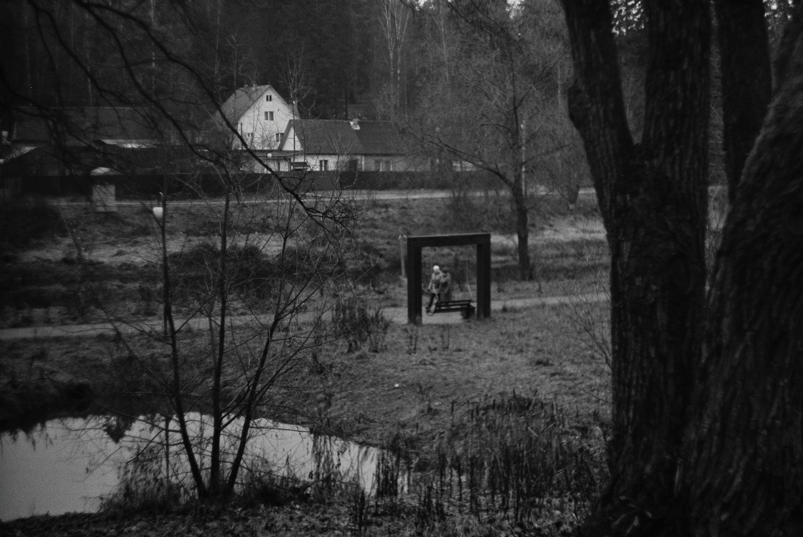 Зенит ЕТ с объективом Гелиос 44-М4 и черно-белой пленкой Ilford PAN 400 ISO