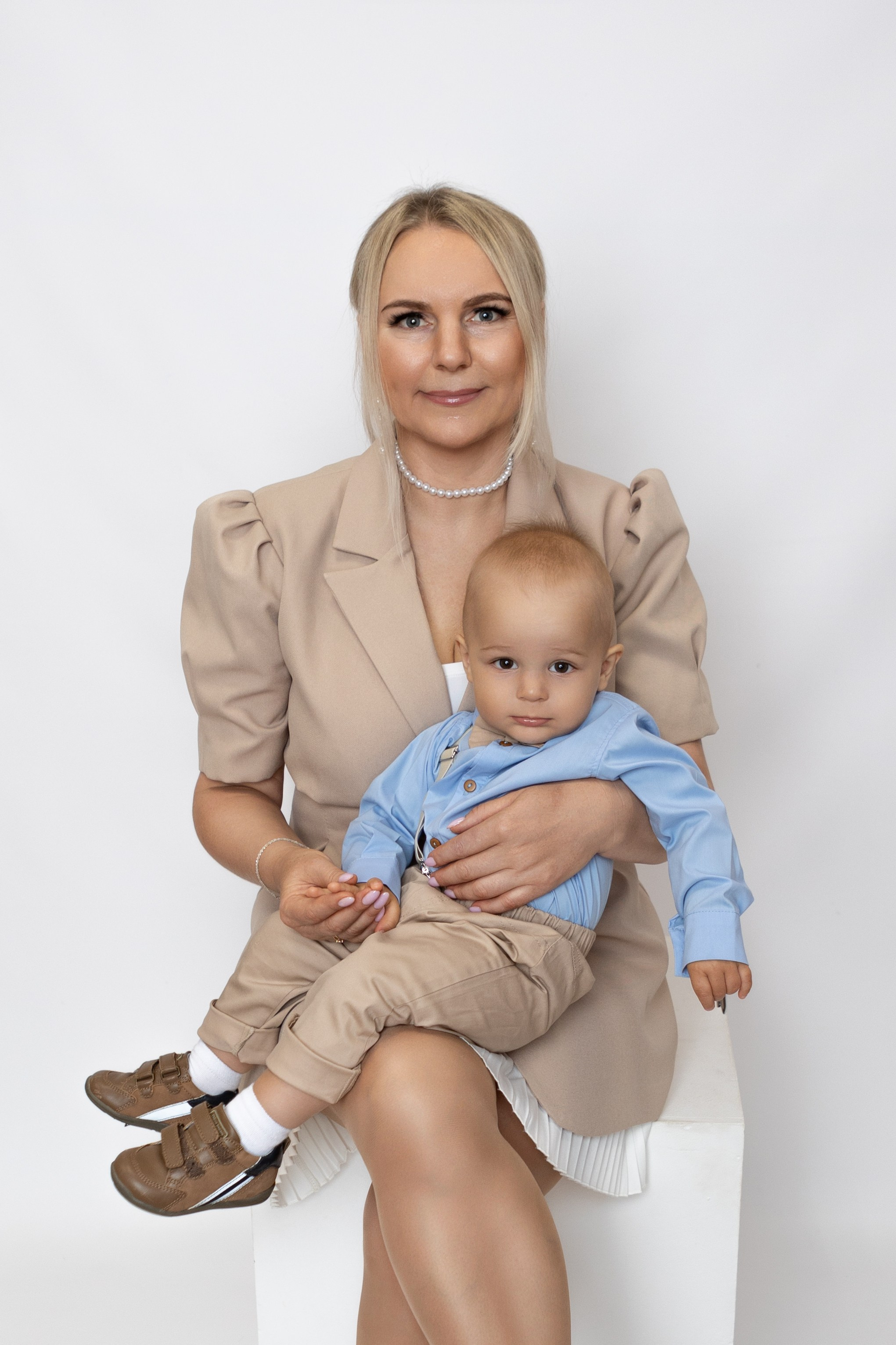 Фото с родителями на однотонных фонах. Фотограф новорожденных. Детский и семейный фотограф Марьяна Юдина