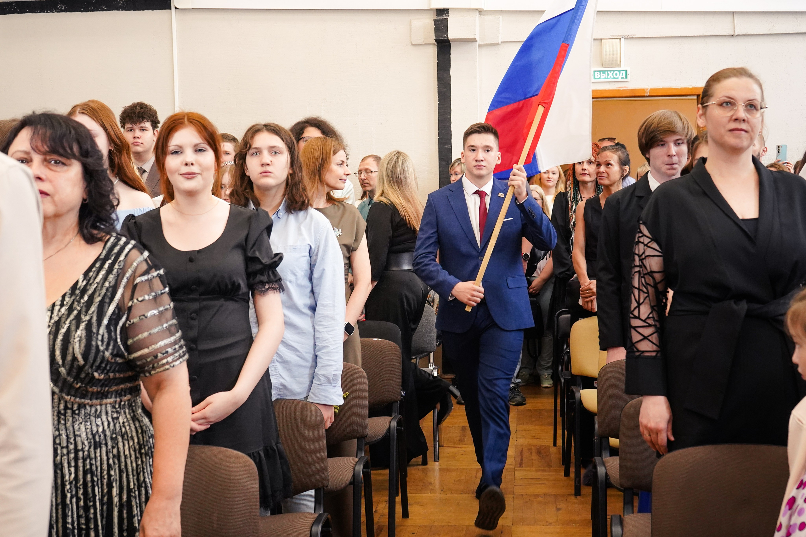 Вручение аттестатов. Гимназия 45, параллель 9 классов. Школьный и семейный фотограф в Екатеринбурге Анна Лобанова