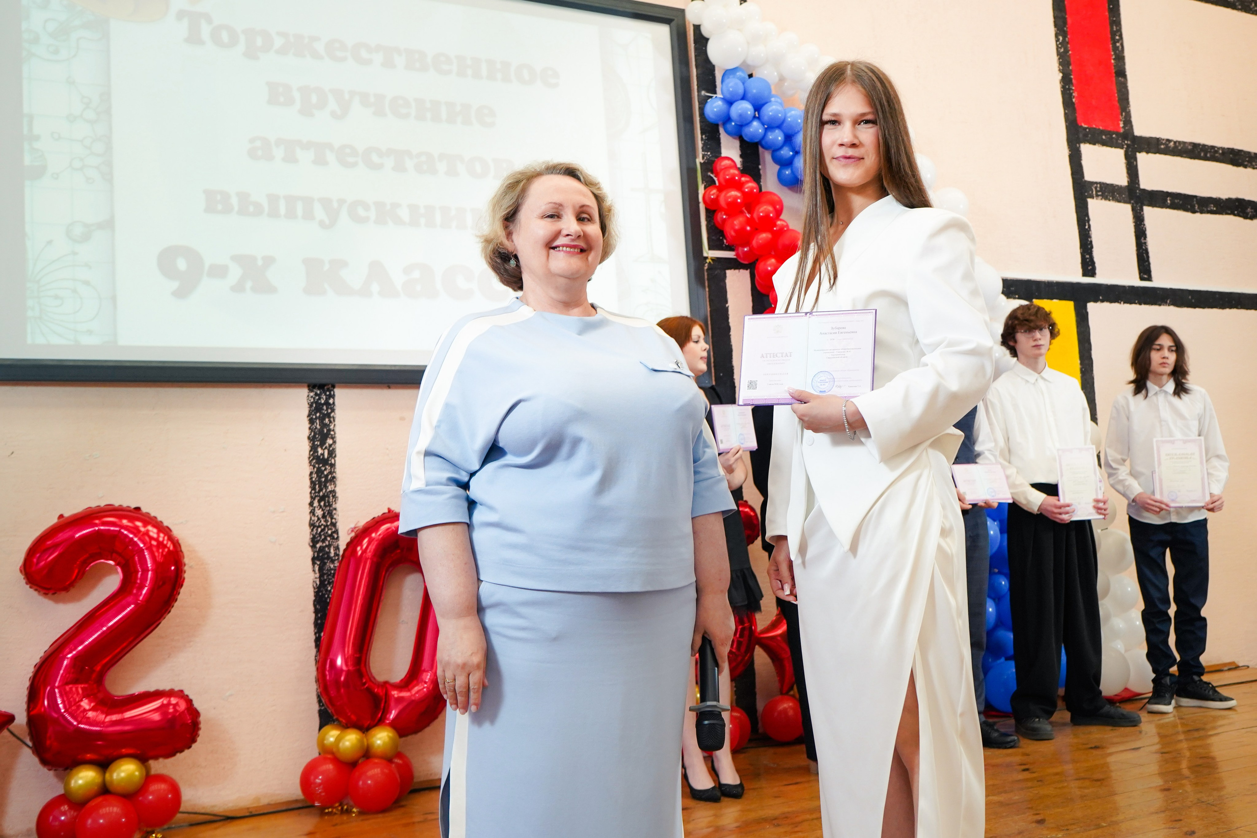 Вручение аттестатов. Гимназия 45, параллель 9 классов. Школьный и семейный фотограф в Екатеринбурге Анна Лобанова