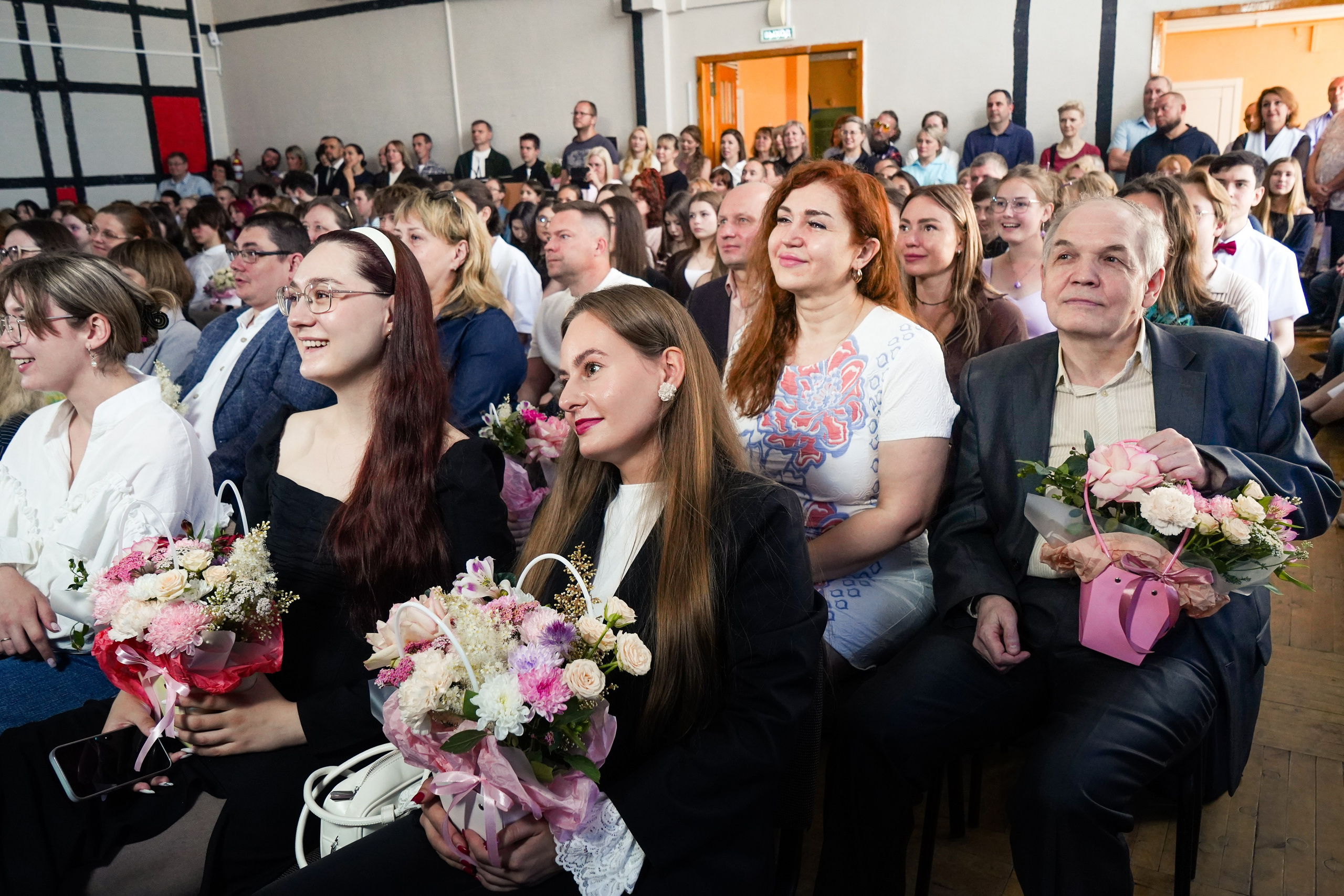 Вручение аттестатов. Гимназия 45, параллель 9 классов. Школьный и семейный фотограф в Екатеринбурге Анна Лобанова