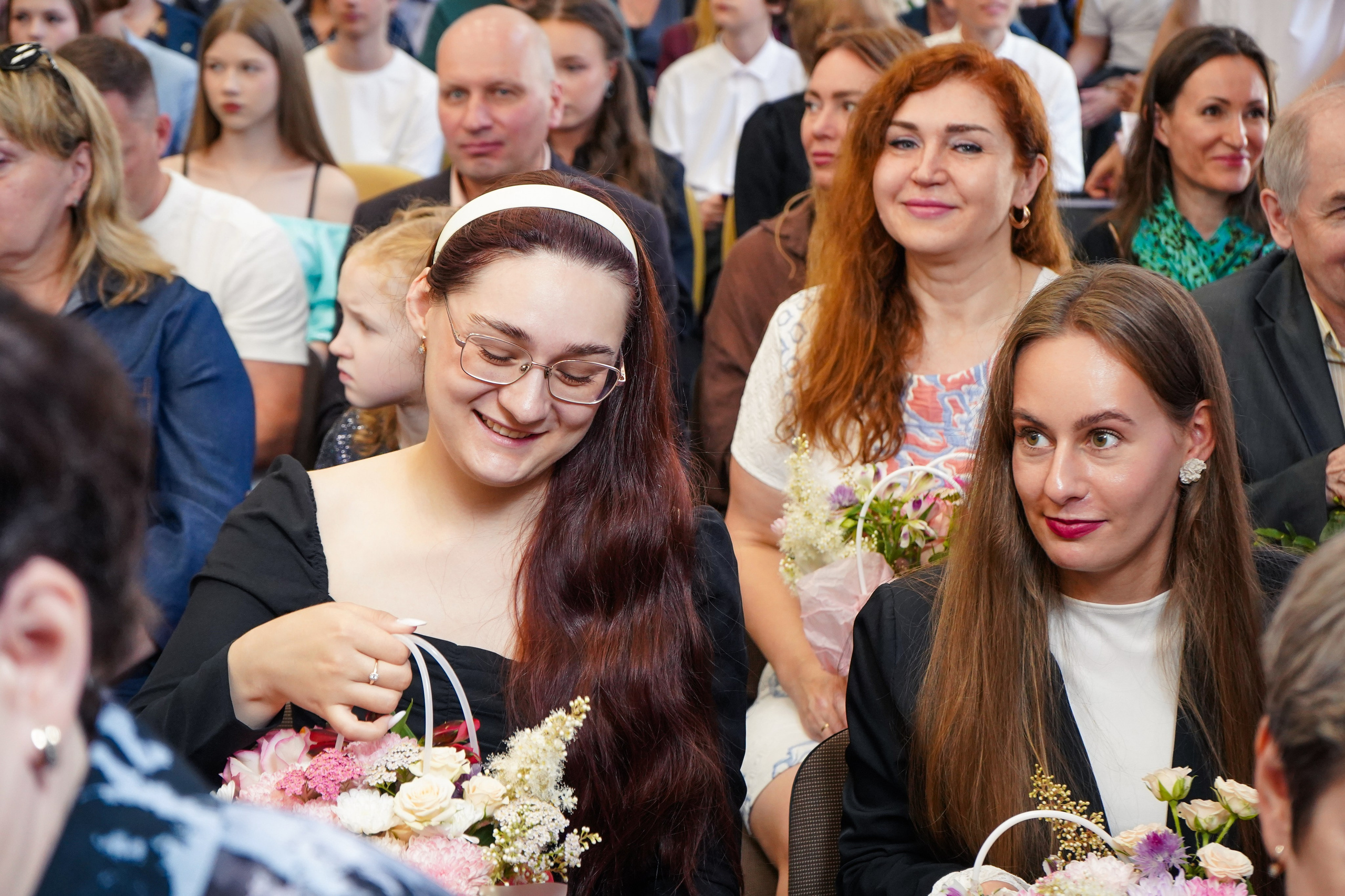 Вручение аттестатов. Гимназия 45, параллель 9 классов. Школьный и семейный фотограф в Екатеринбурге Анна Лобанова